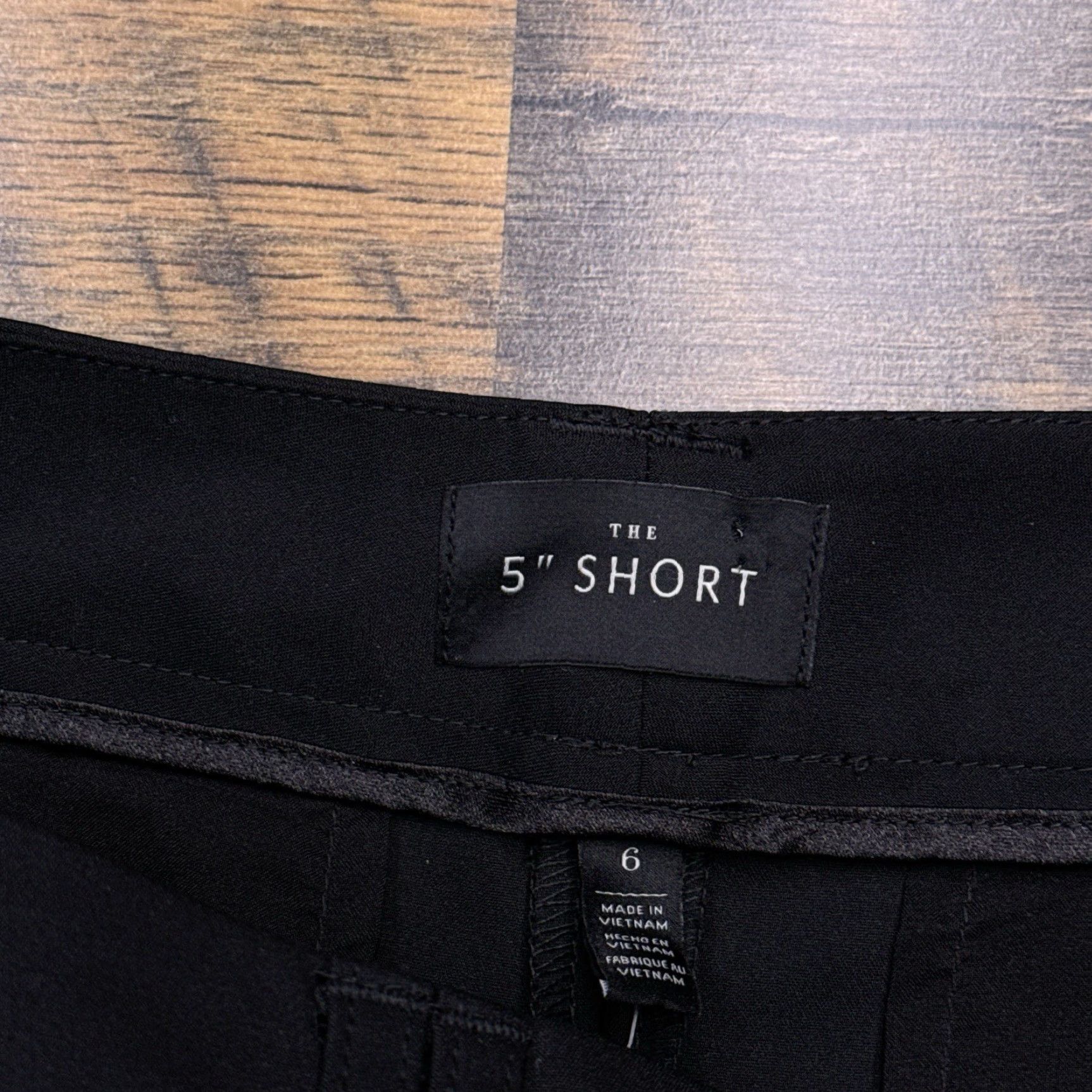 White House Black Market WHBM 5 Inch Shorts Womens 6 Black Low Rise Stretch New Size 28" / US 6 / IT 42 - 3 Thumbnail