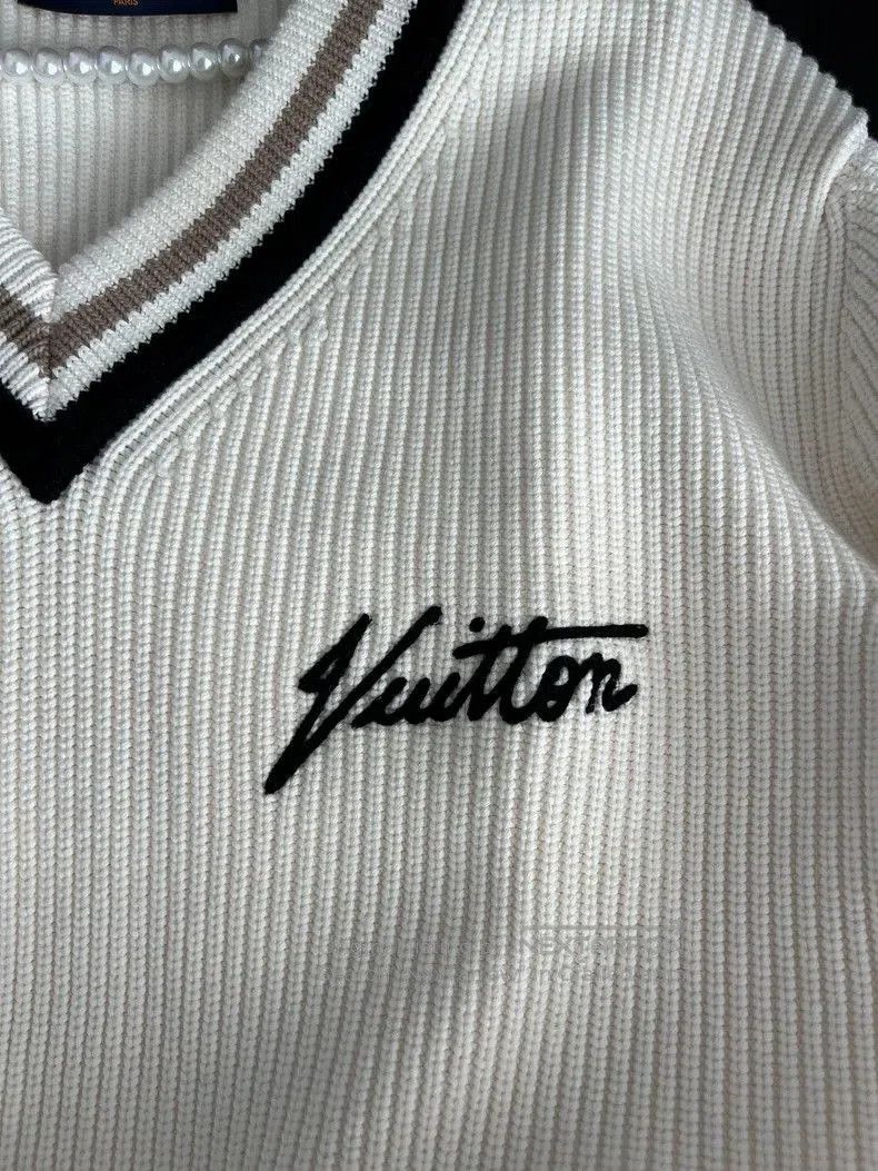 Other Louis Vuitton Preppy Style V-Neck Sweater. Size US M / EU 48-50 / 2 - 4 Thumbnail