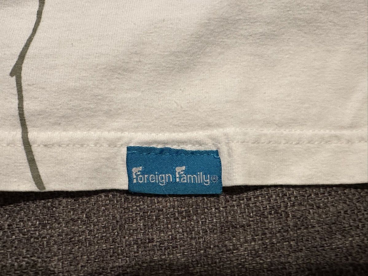 Vintage Vintage Foreign Family Foreign Affairs T-Shirt Size US XL / EU 56 / 4 - 6 Thumbnail