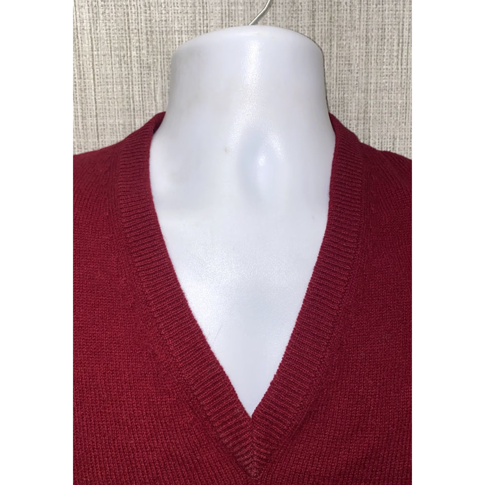 Vintage GB Harbeson Mens Red Lambswool V-Neck Sweater Size M Size US M / EU 48-50 / 2 - 3 Thumbnail