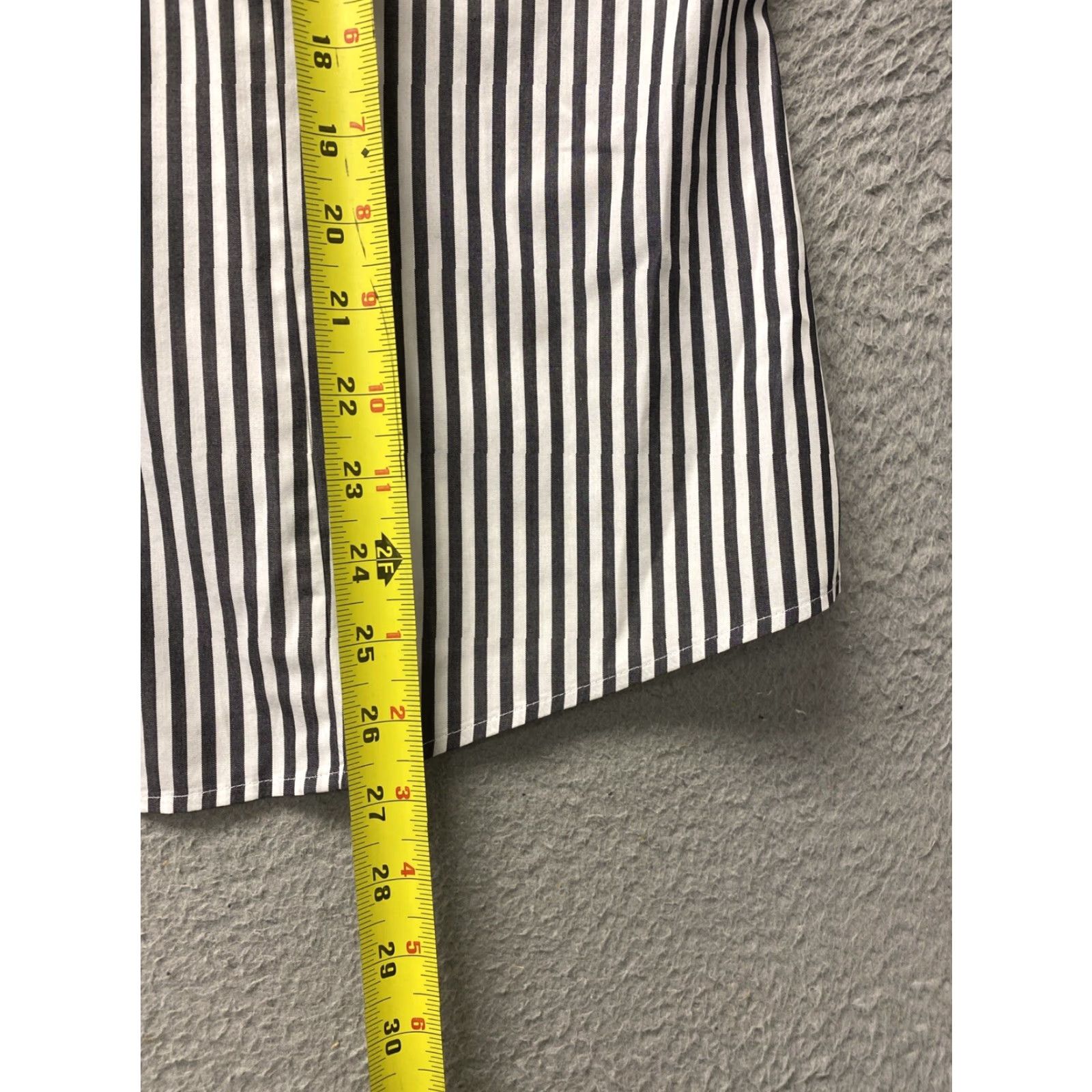 Vintage Chico's Button-Up Shirt Women Size 2 Gray Striped Long Sleeve Casual Sleeve Non-Iron Wrinkle Resistant Size XS / US 0-2 / IT 36-38 - 7 Thumbnail