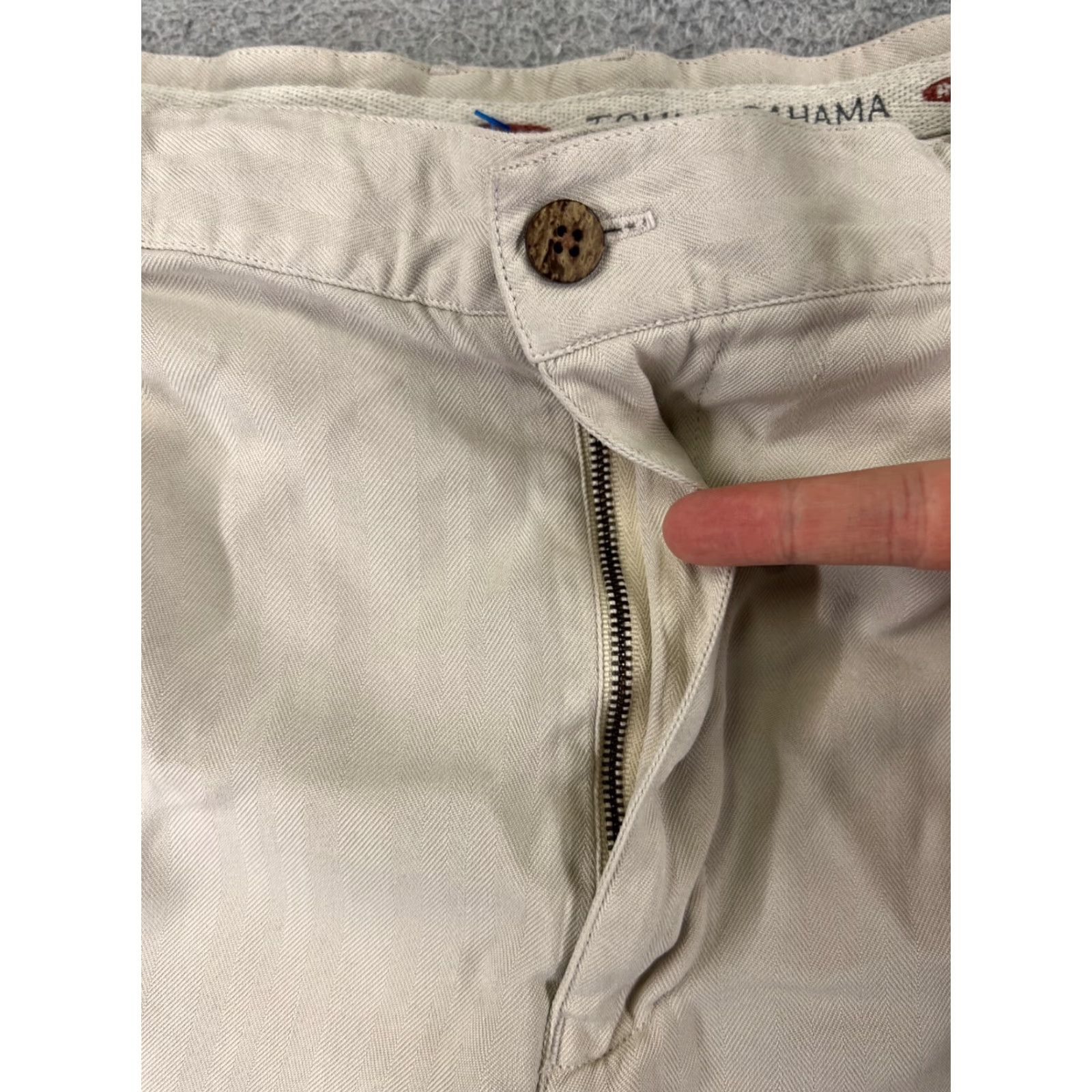 Tommy Bahama Tommy Bahama Bermuda Shorts Men 34 Beige Pleated Silk Herringbone Quick Dry Lightweight Size US 34 / EU 50 - 6 Thumbnail