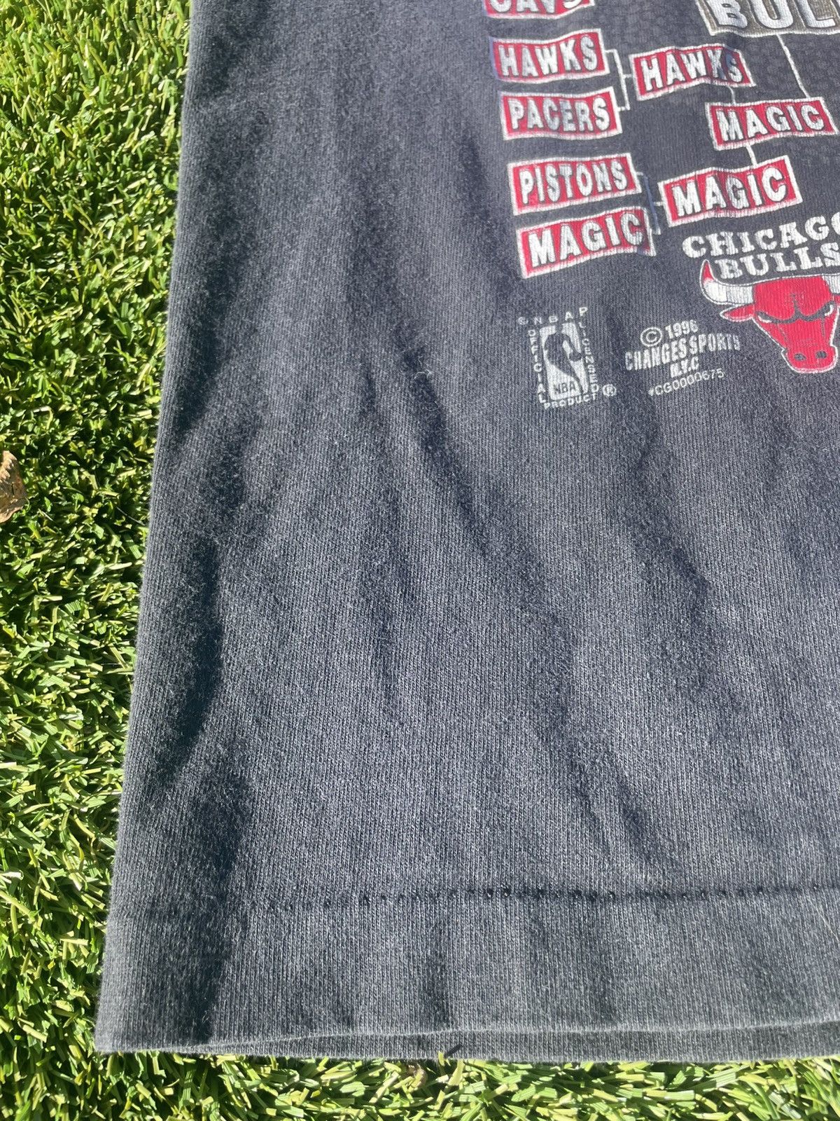 NBA VTG GRAIL 1996 BULLS NBA T-SHIRT 🐂 Size US XL / EU 56 / 4 - 4 Thumbnail