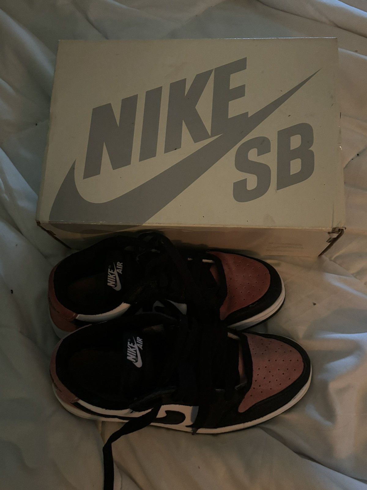 Nike Nike SB Dunk Low Pro Size 7.5 Women Size 6 Men Size US 7.5 / IT 37.5 - 6 Thumbnail