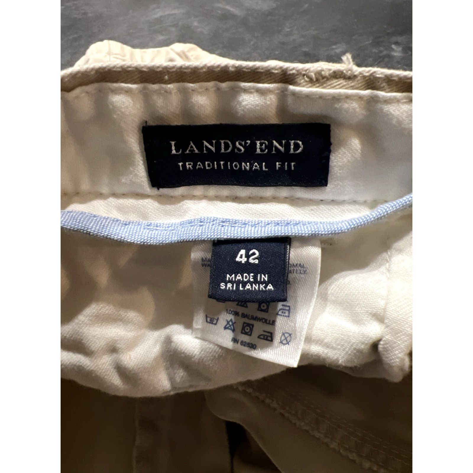 Lands' End VINTAGE Lands' End Chino Shorts Men 42 Traditional Fit Beige Flat Front 6" Inseam 42 Regular Mens Size US 42 / EU 58 - 6 Thumbnail