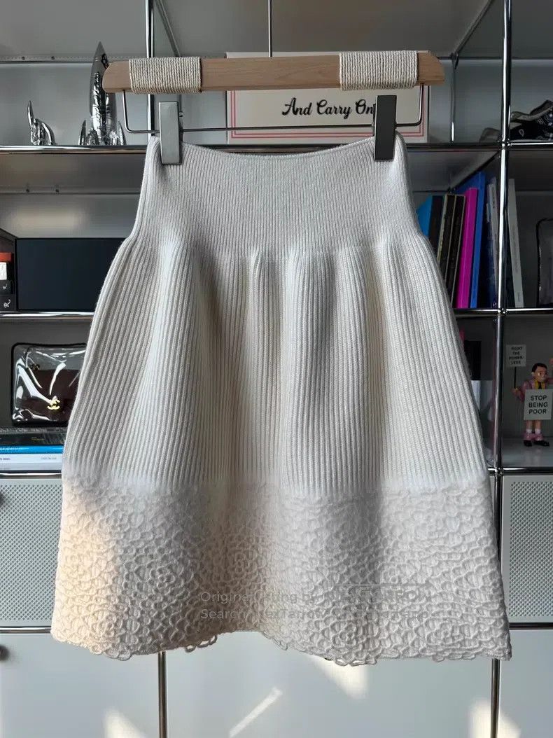 Chanel Chanel Beige camellia knitted hollow skirt flower bud skir Size 25" / US 0 / IT 36 - 4 Thumbnail