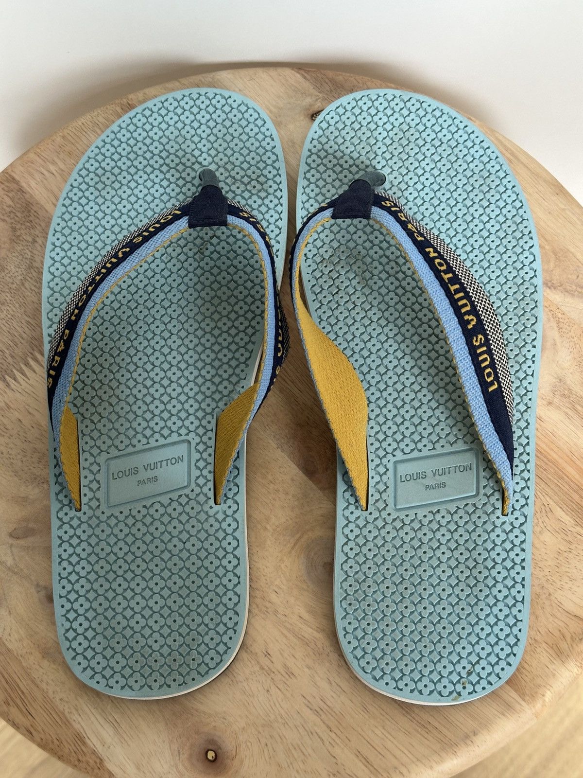 Designer × Louis Vuitton Louis Vuitton blue rubber flip flops thongs spellout Size US 7 / EU 40 - 8 Thumbnail