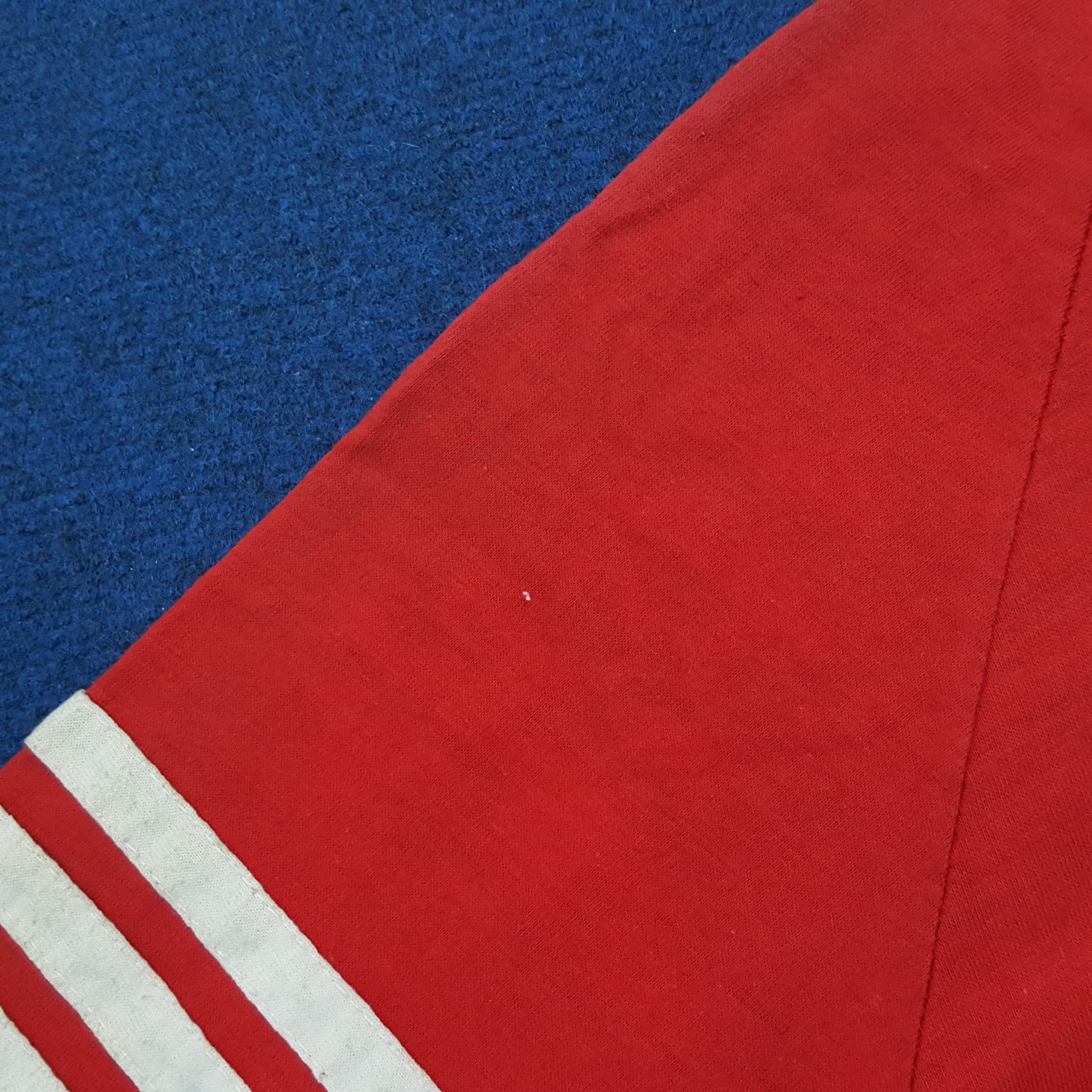 Vintage Vintage CANADA Center Spell Out Stripes Sweatshirt Size US S / EU 44-46 / 1 - 6 Thumbnail