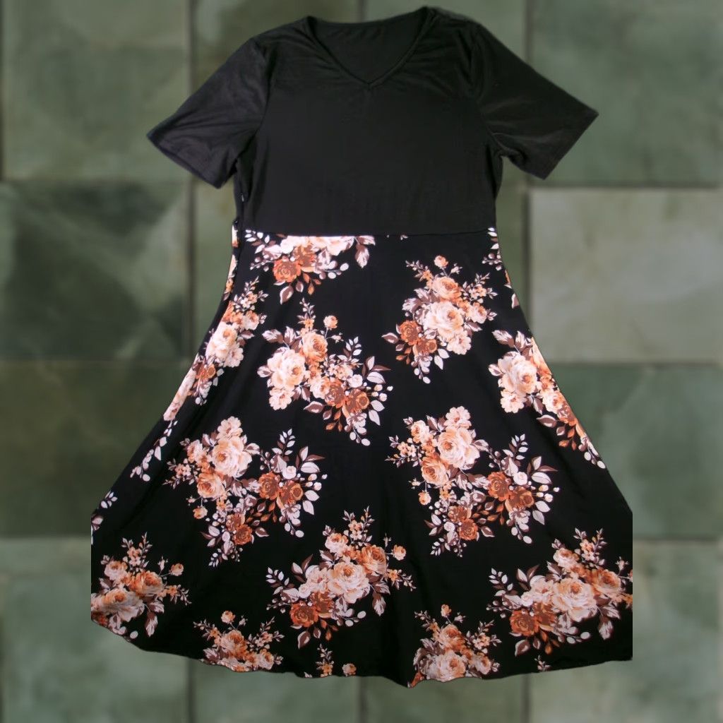 Vintage Womens Dress 2XL Black Floral Short Sleeve V-Neck Midi Fit Flare Polyester Size 40" / US 18 - 1 Thumbnail