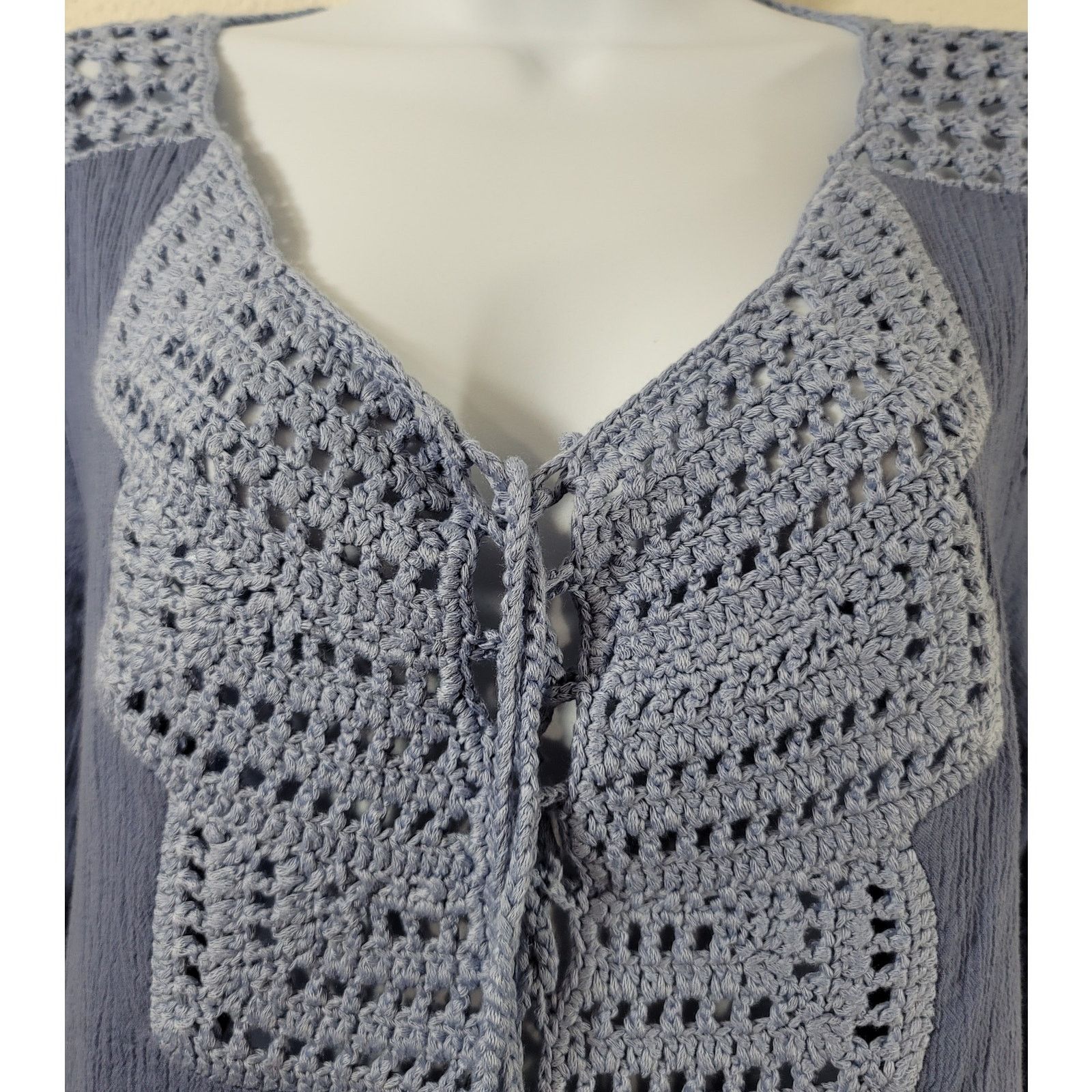 Chicos Chico's Blue Crochet Bodice & Shoulders V Neck Top 1 Medium Size M / US 6-8 / IT 42-44 - 6 Thumbnail