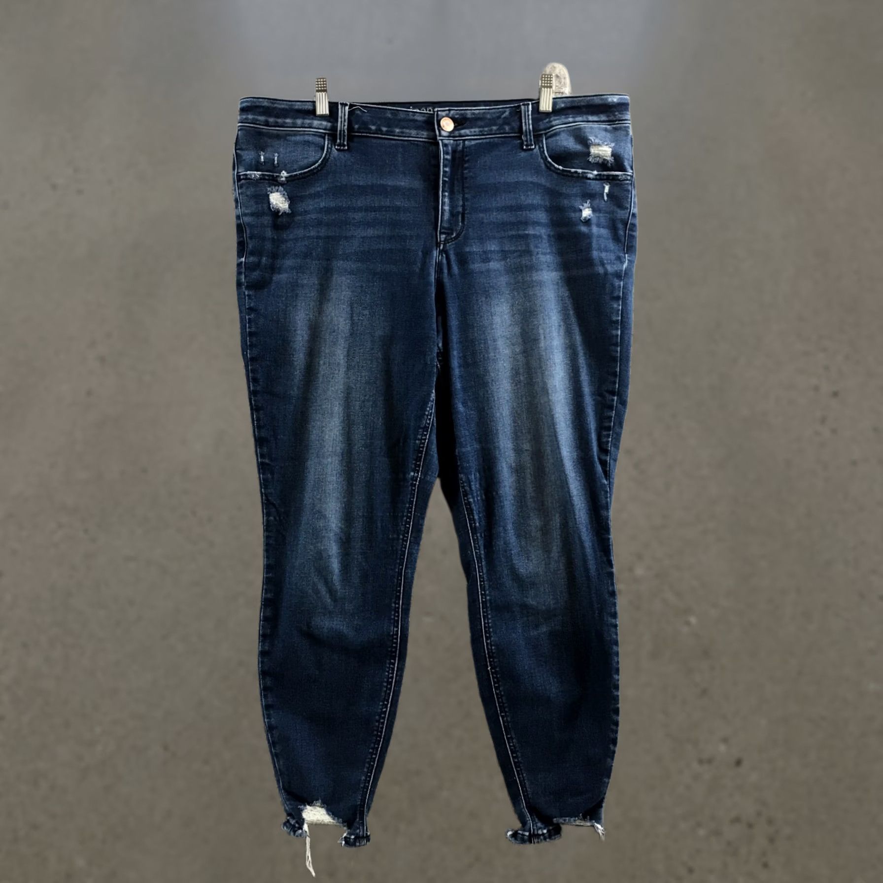Vintage M Jeans by Maurices Cropped Jeans Womens 2XL Blue Denim Zip Slim Regular Modern Classic Size 40" / US 18 - 1 Thumbnail