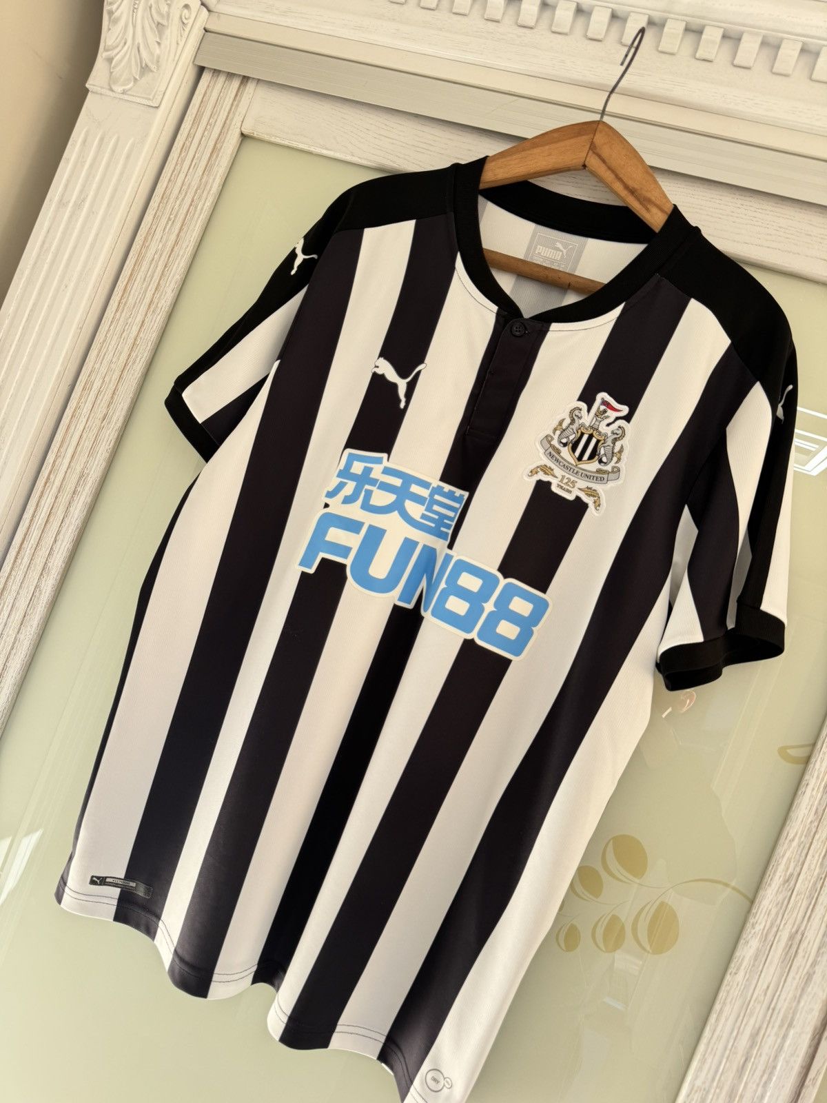 Puma Newcastle United 2017-2018 Home Soccer Jersey Football Shirt Size US XL / EU 56 / 4 - 3 Thumbnail