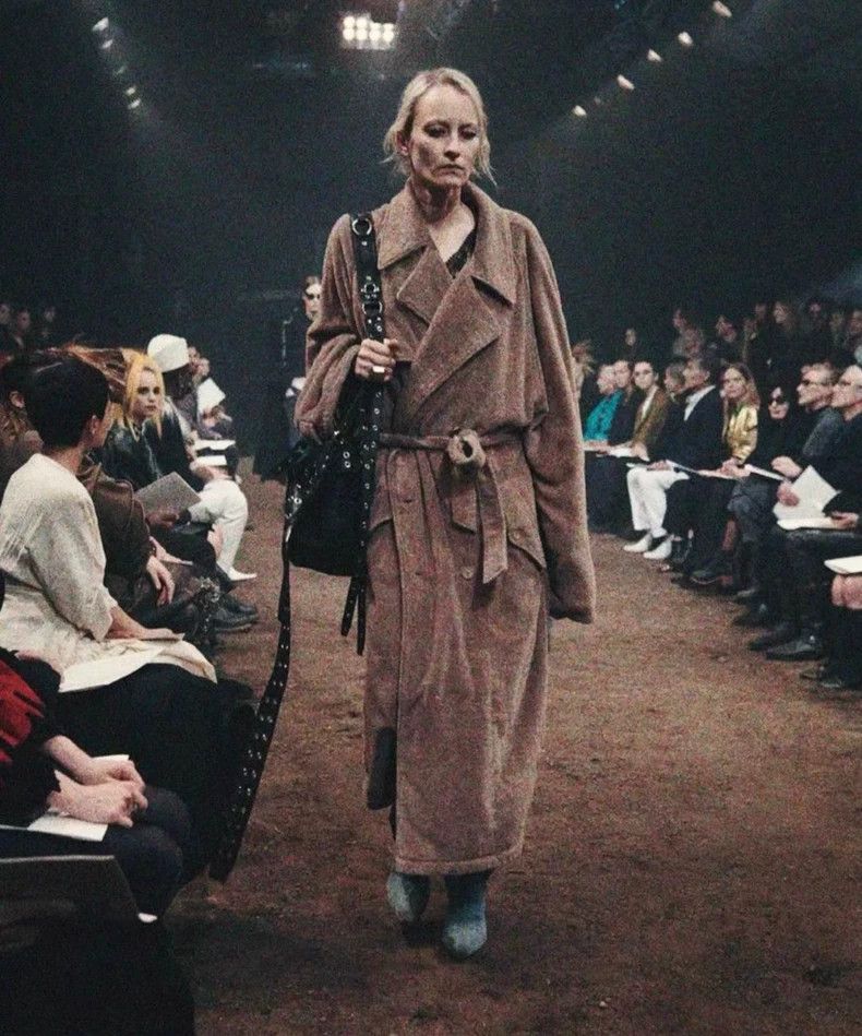 Balenciaga Balenciaga Camel do old destruction shoulder pad windbreak Size S / US 4 / IT 40 - 6 Thumbnail