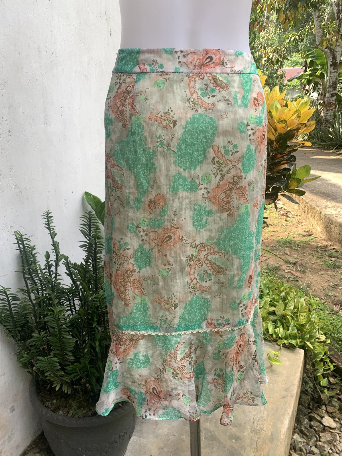 Vintage y2k Chic324 Paris Green Floral Trim Ruffle Mesh Midi Skirt Size 30" / US 8 / IT 44 - 3 Thumbnail
