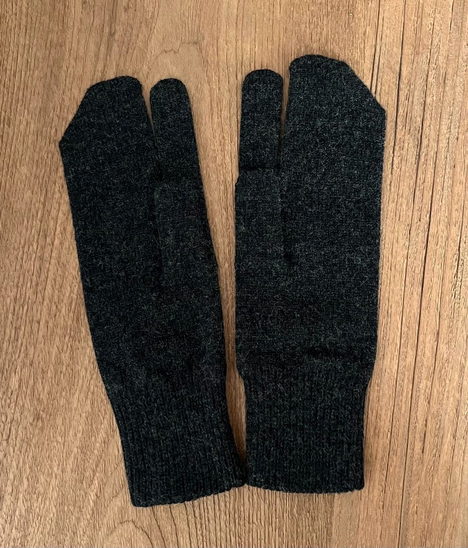 Number (N)ine Number (N)ine 06AW Rare Wool Gloves Size ONE SIZE - 2 Thumbnail