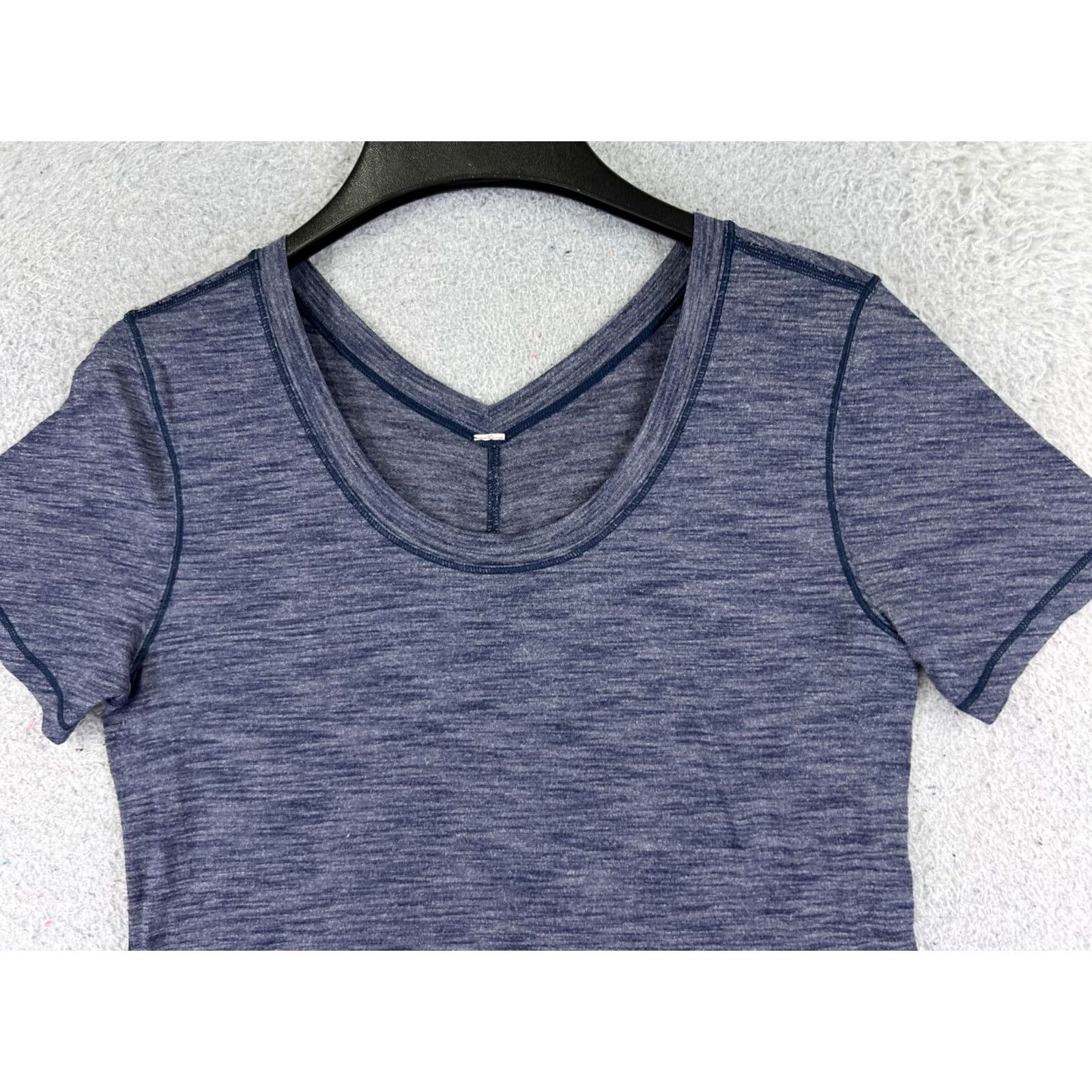 Lululemon Lululemon Shirt Women 6 Blue Intensi-Tee Luon Light Short Sleeve Gym Workout Shirt Womens 6 Blue Intensi-Tee Luon Light Short Sleeve Gym Workout Size M / US 6-8 / IT 42-44 - 4 Thumbnail