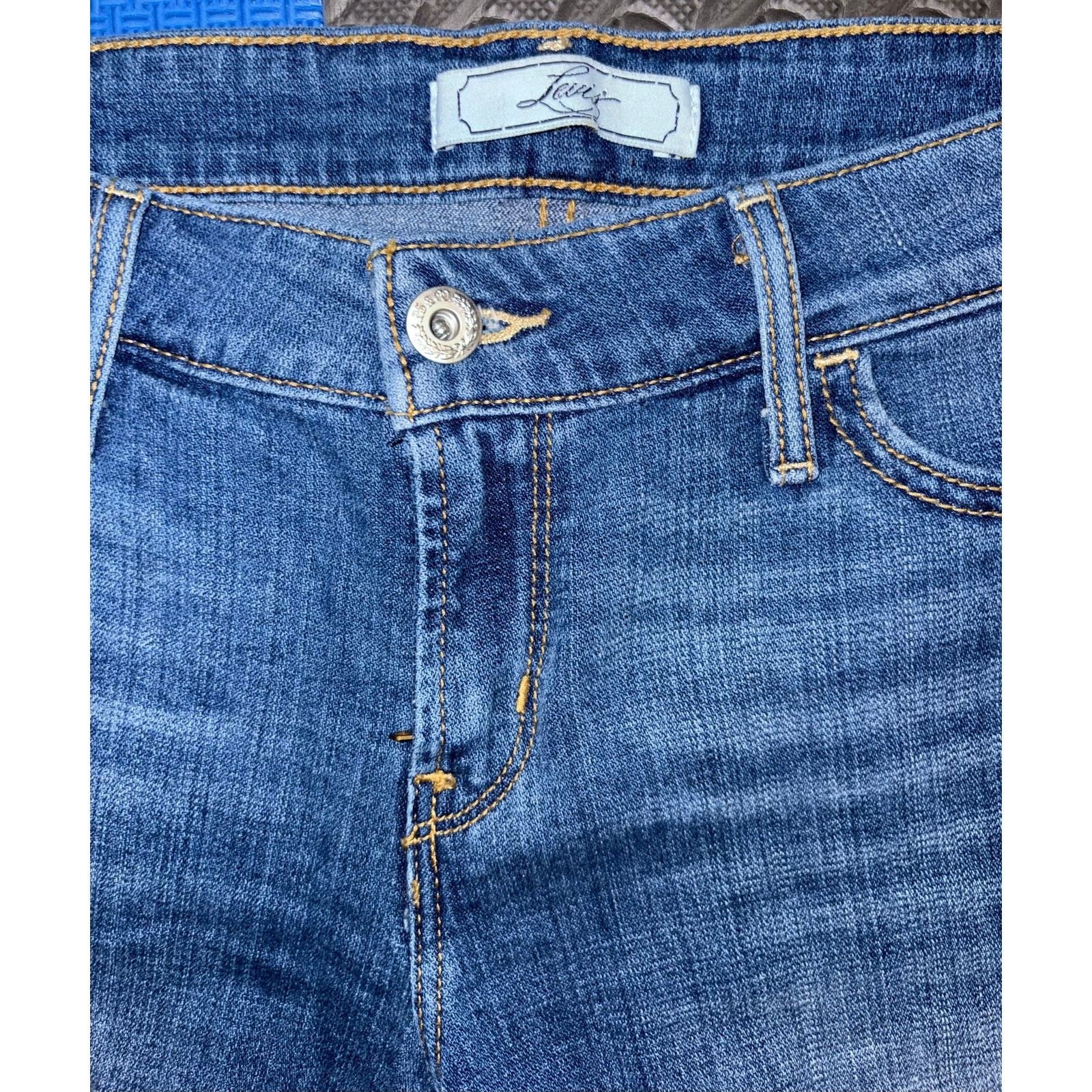 Levi's Levis women’s shorts size 6 blue jeans Size 28" / US 6 / IT 42 - 2 Thumbnail