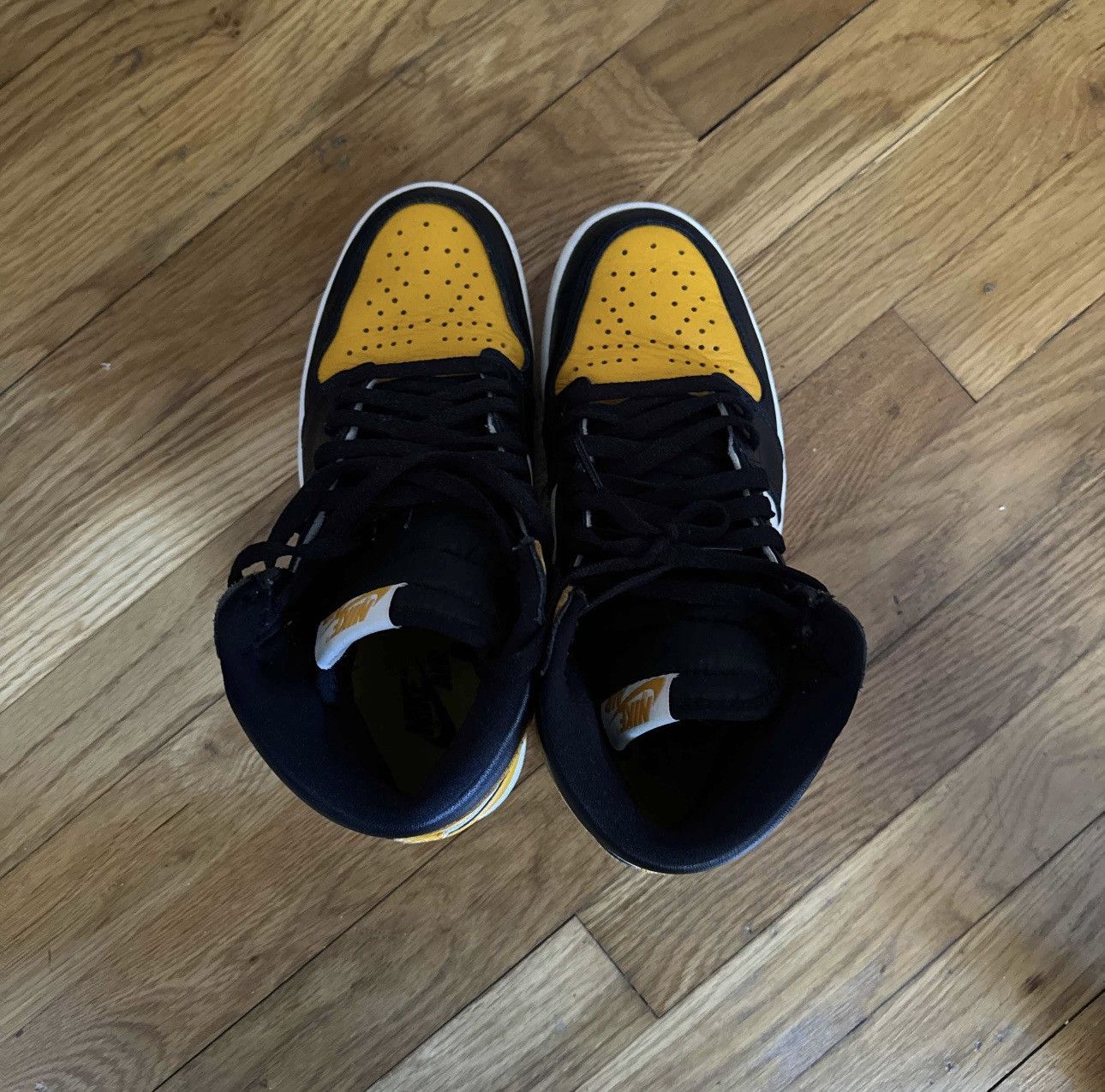 Jordan Brand Jordan 1 high taxi yellow Size US 8 / EU 41 - 3 Thumbnail
