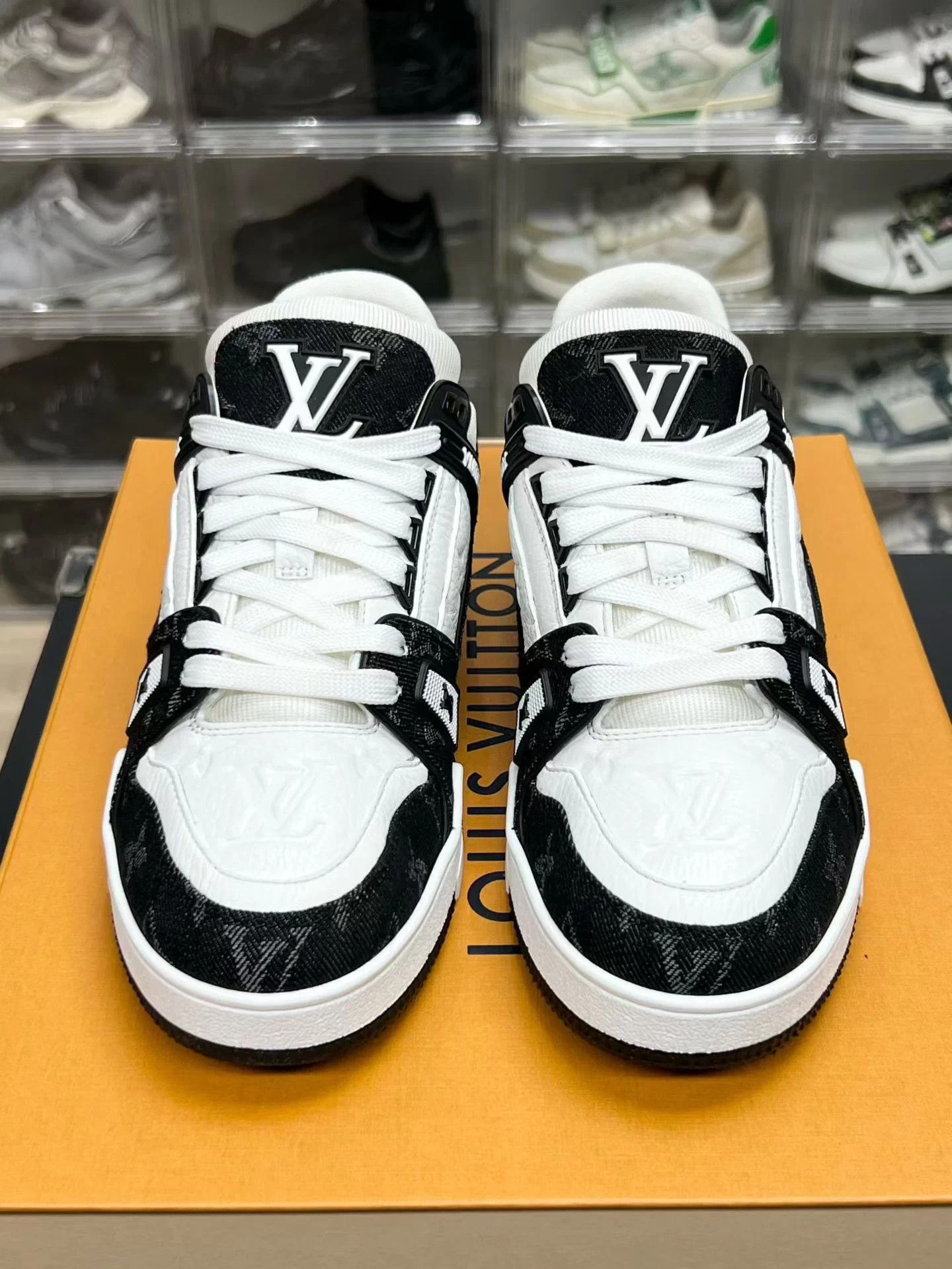 Louis Vuitton LV TRAINER Black White Denim UK4/38 25 Like New Size US 7 / IT 37 - 2 Thumbnail