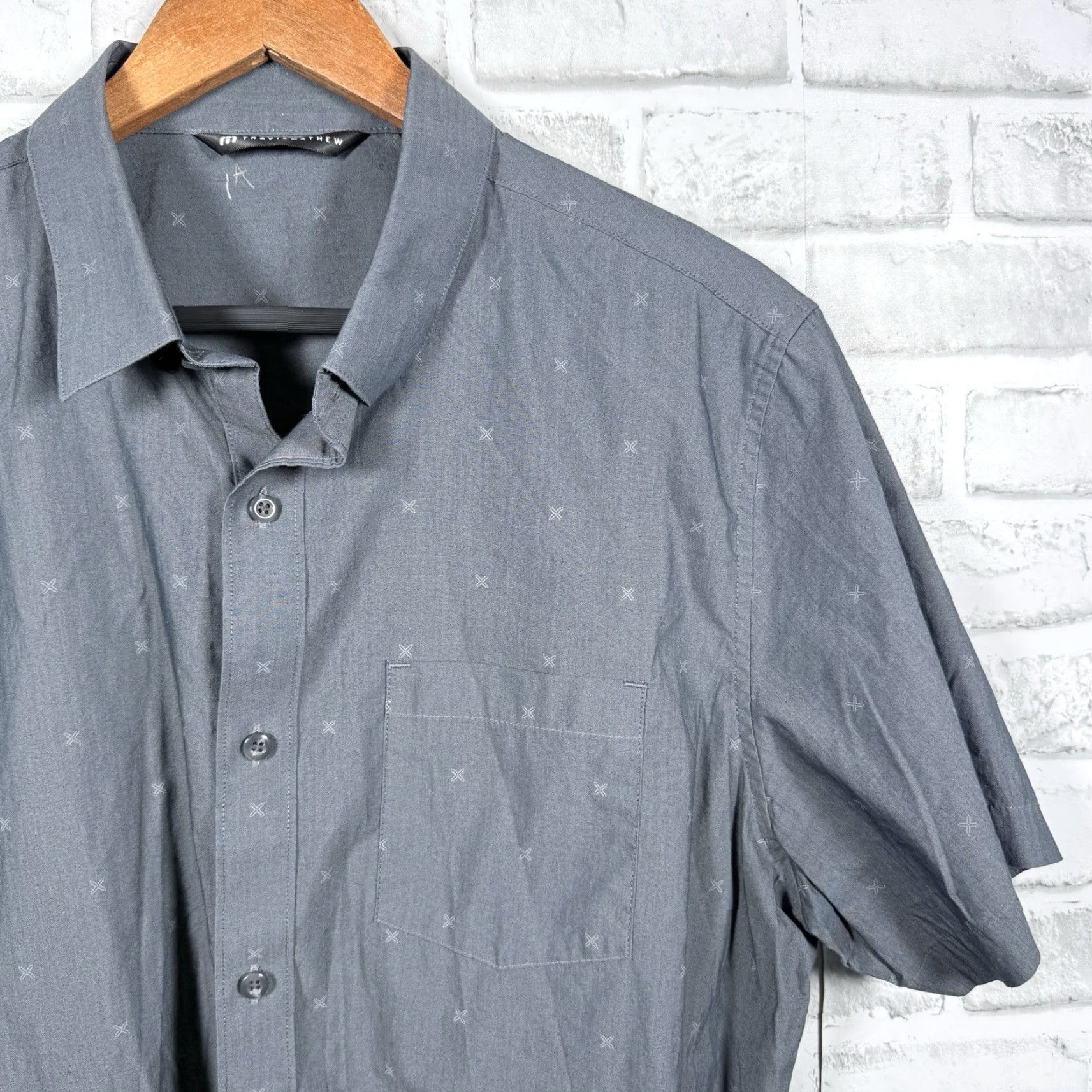 TravisMathew Travis Mathew Shirt Grey Short Sleeve Button-Down Mens L Casual Everyday Adults Mens L Gray Button-Up Casual Shirt Size US 33 - 2 Thumbnail