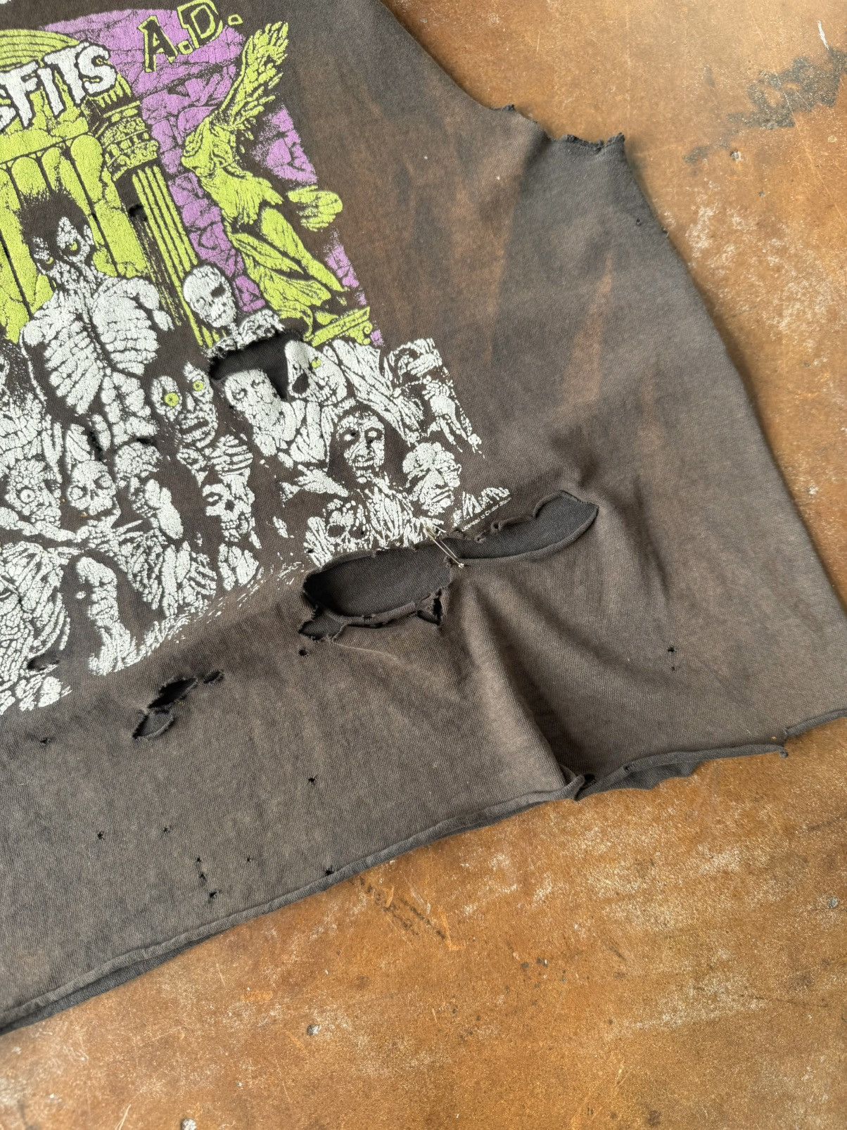 Vintage vintage 90s faded/distressed misfits grunge cut-off shirt Size US XL / EU 56 / 4 - 3 Thumbnail