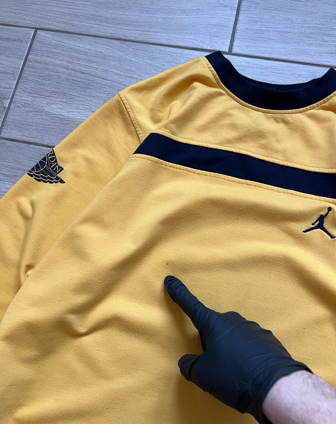 Jordan Brand Vintage Nike Air Jordan Longsleeve Mini Logo Y2K Size US L / EU 52-54 / 3 - 6 Thumbnail