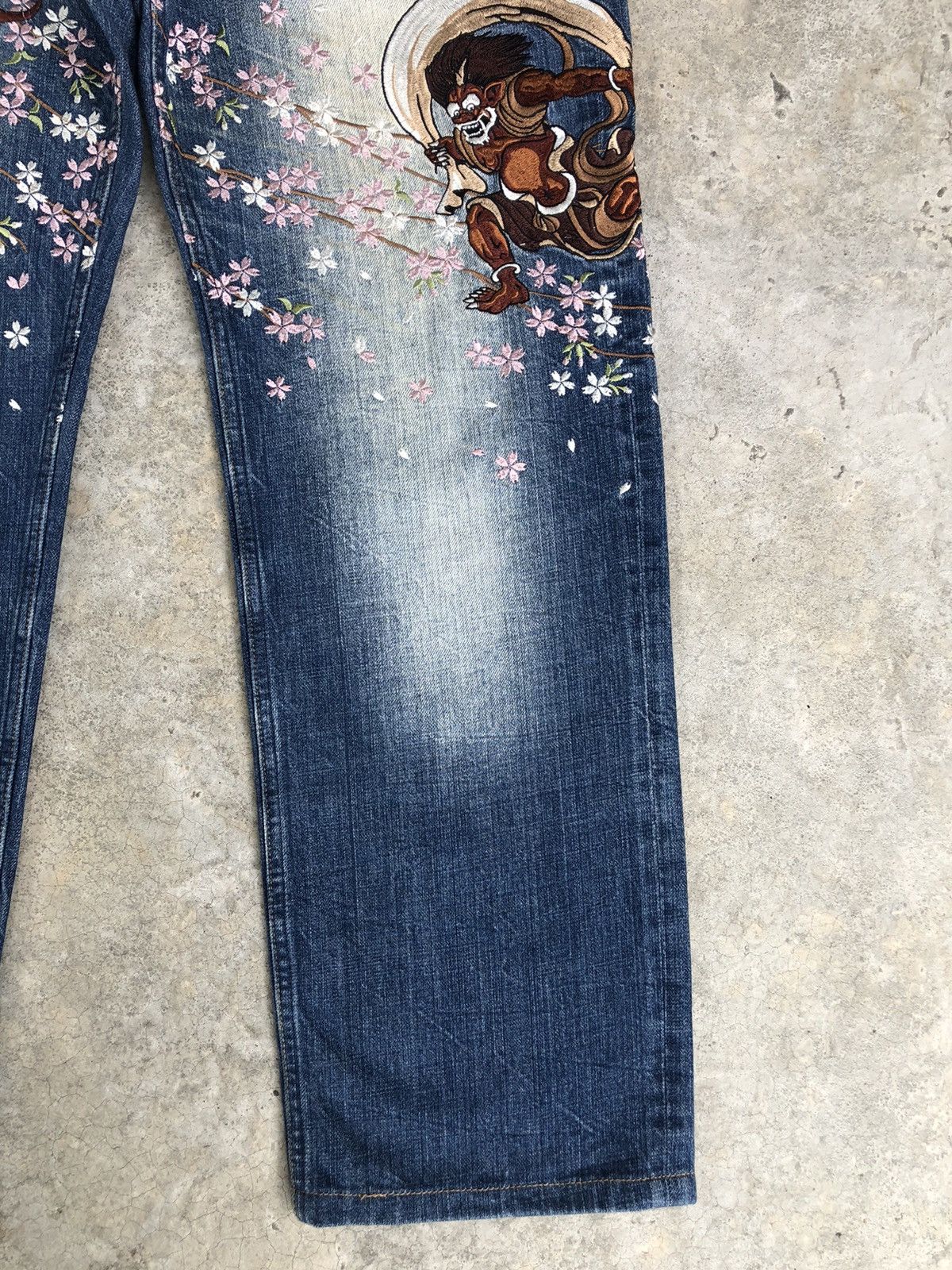 Karakuri Tamashii Karakuri Tamashii Embroidered Jeans Distressed Jeans Size US 33 - 7 Thumbnail
