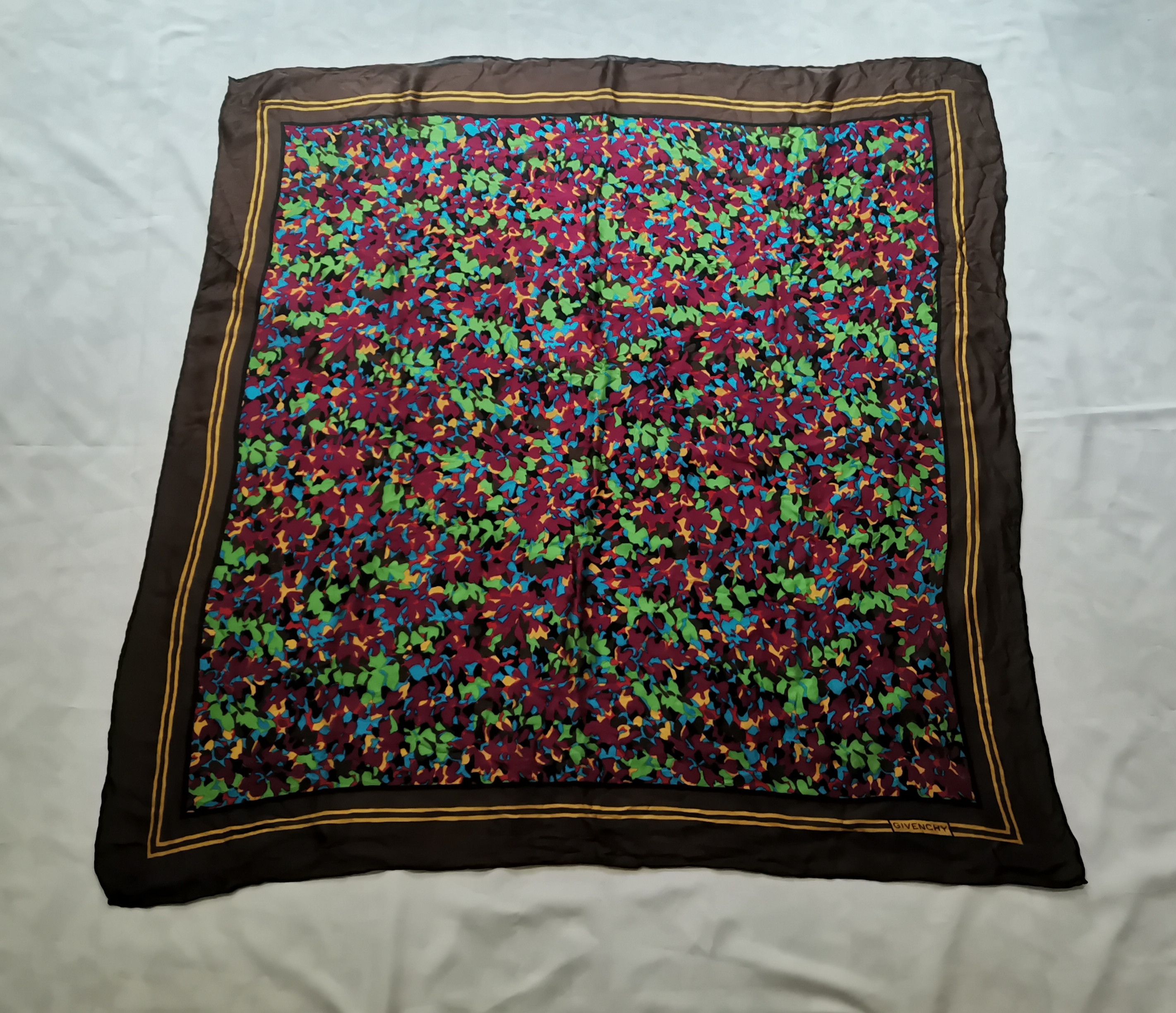 Givenchy Rare Givenchy scarves flowers design Size ONE SIZE - 1 Thumbnail