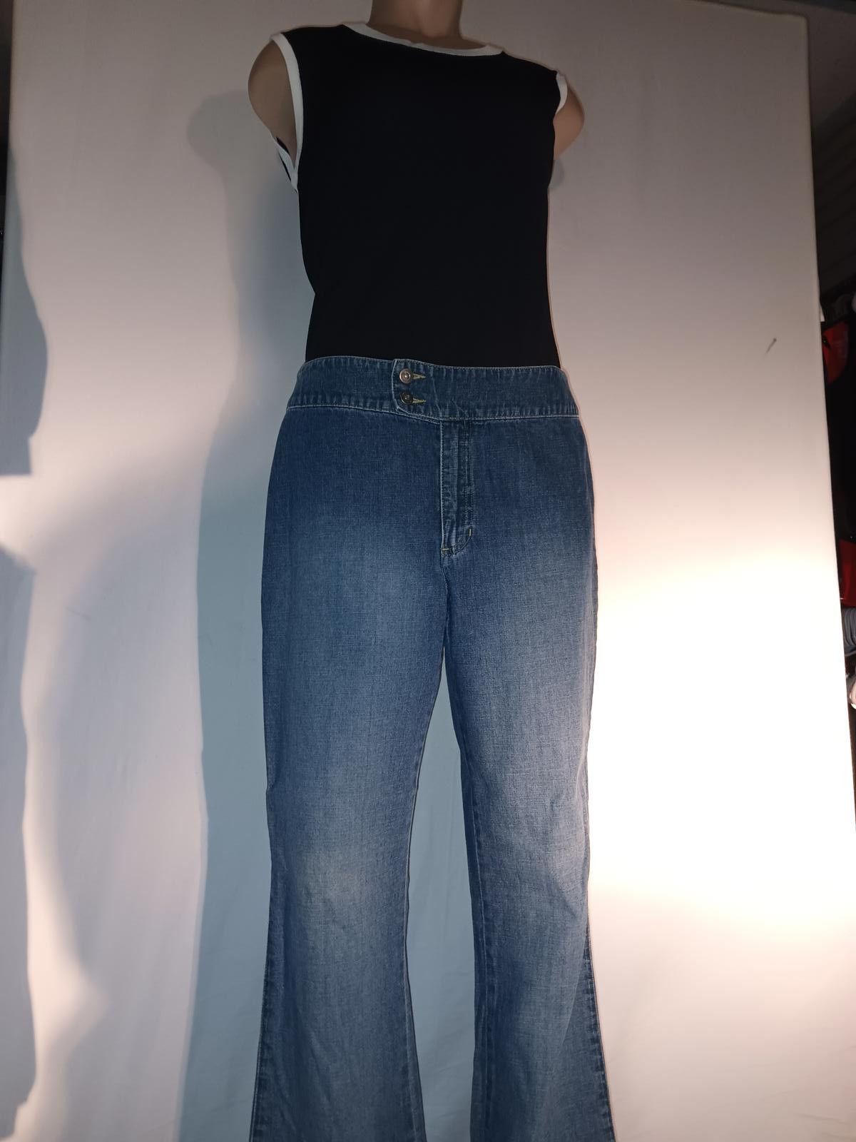 Designer Stylish Black Sleeveless Top with Flared Jeans Size 32" / US 10 / IT 46 - 2 Thumbnail