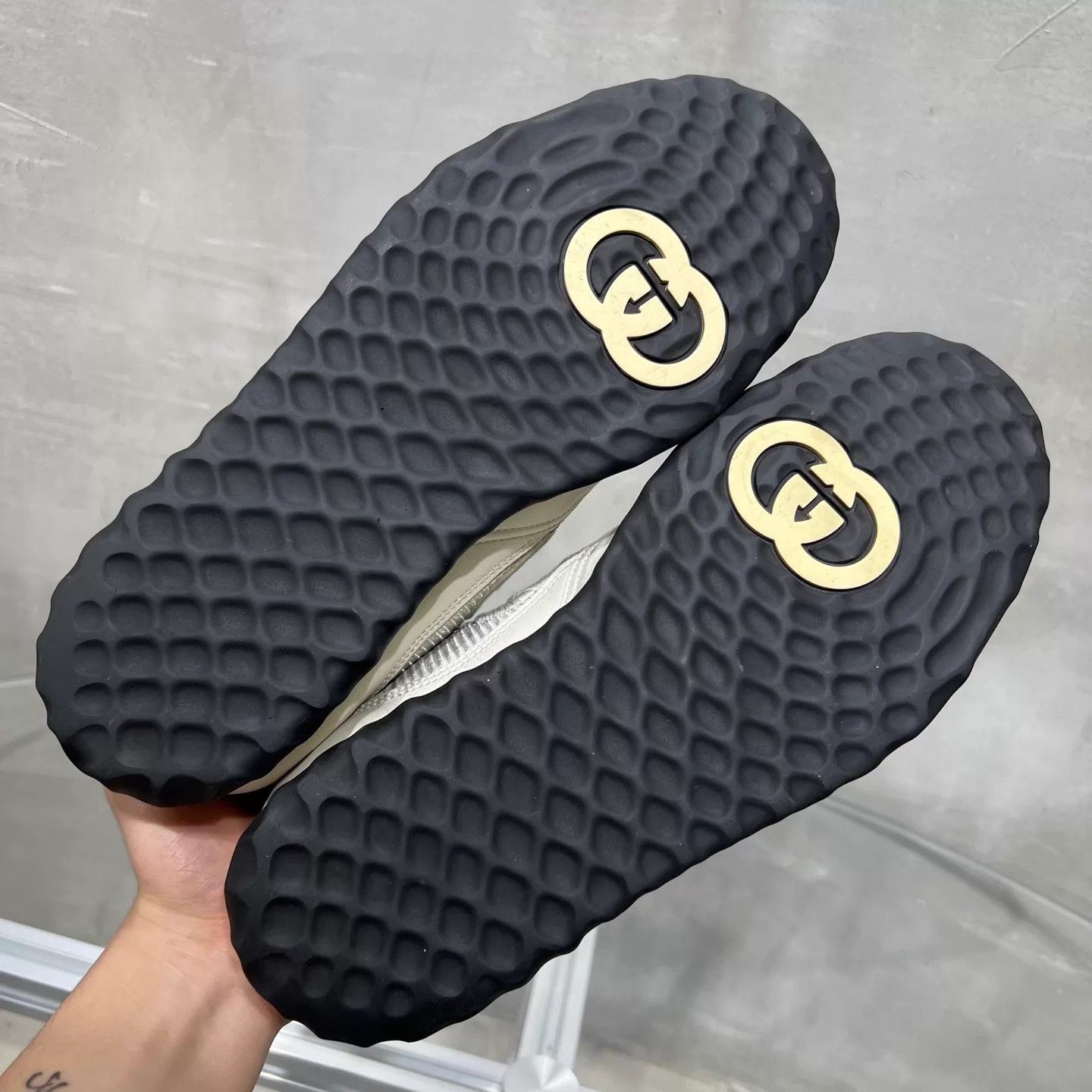 Gucci Gucci Black & White Worn Casual Sneaker 40.5 YH25475 Size US 7.5 / EU 40-41 - 7 Thumbnail