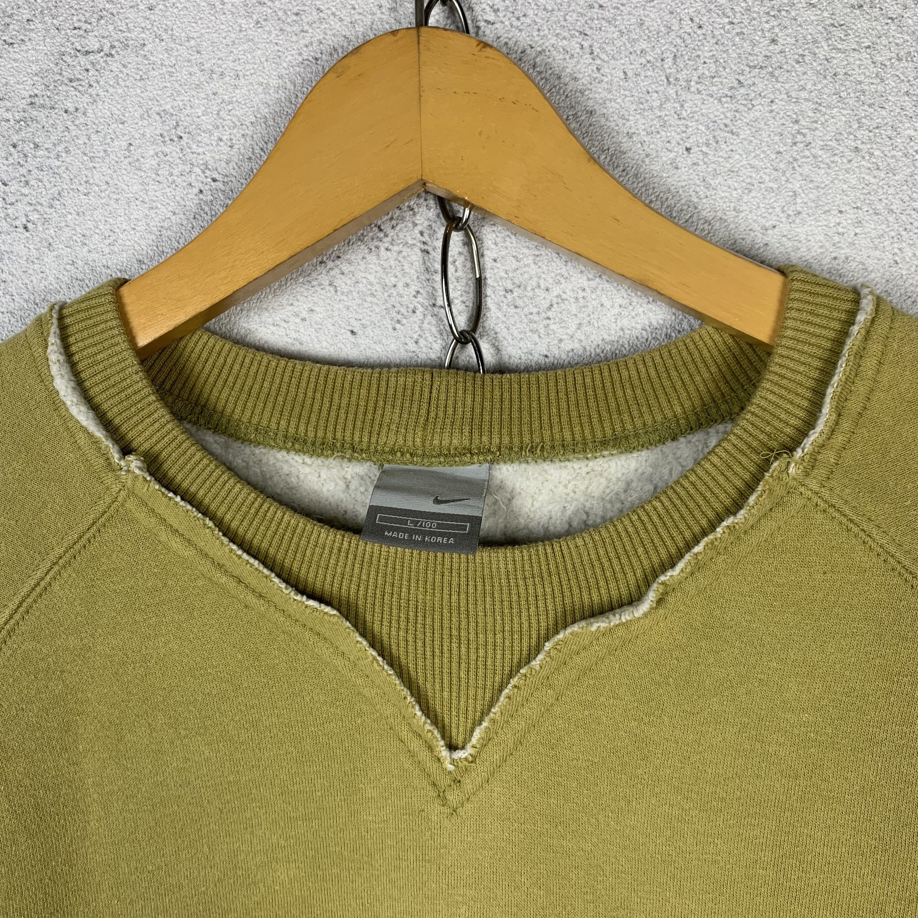 Nike Nike Y2K Swoosh Logo Sweatshirt Crewneck Size US L / EU 52-54 / 3 - 8 Thumbnail