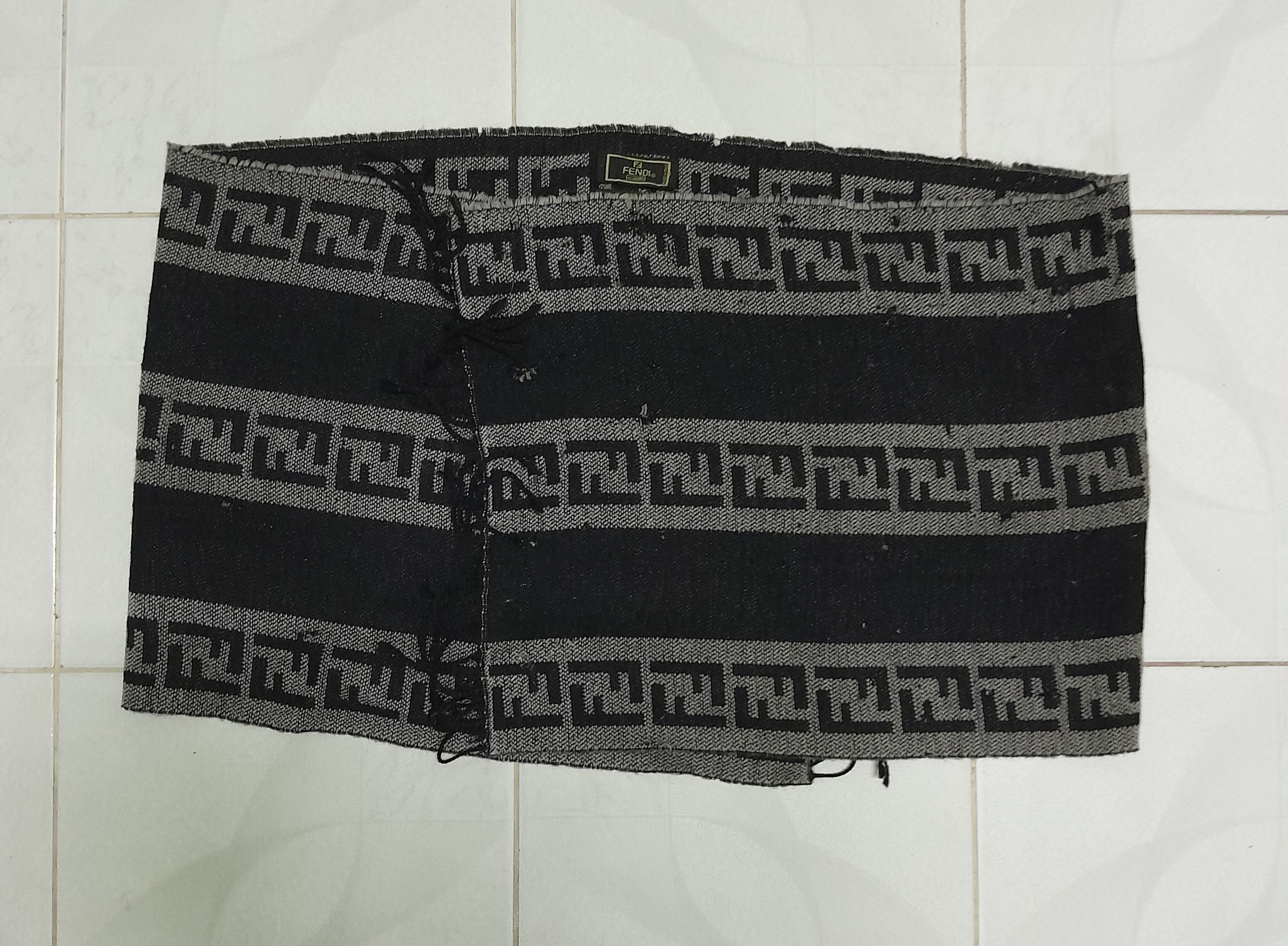 Fendi 💥FINAL DROP💥DISTRESSED VERY WORN FENDI UNISEX WOOL SCARVES Size ONE SIZE - 5 Thumbnail
