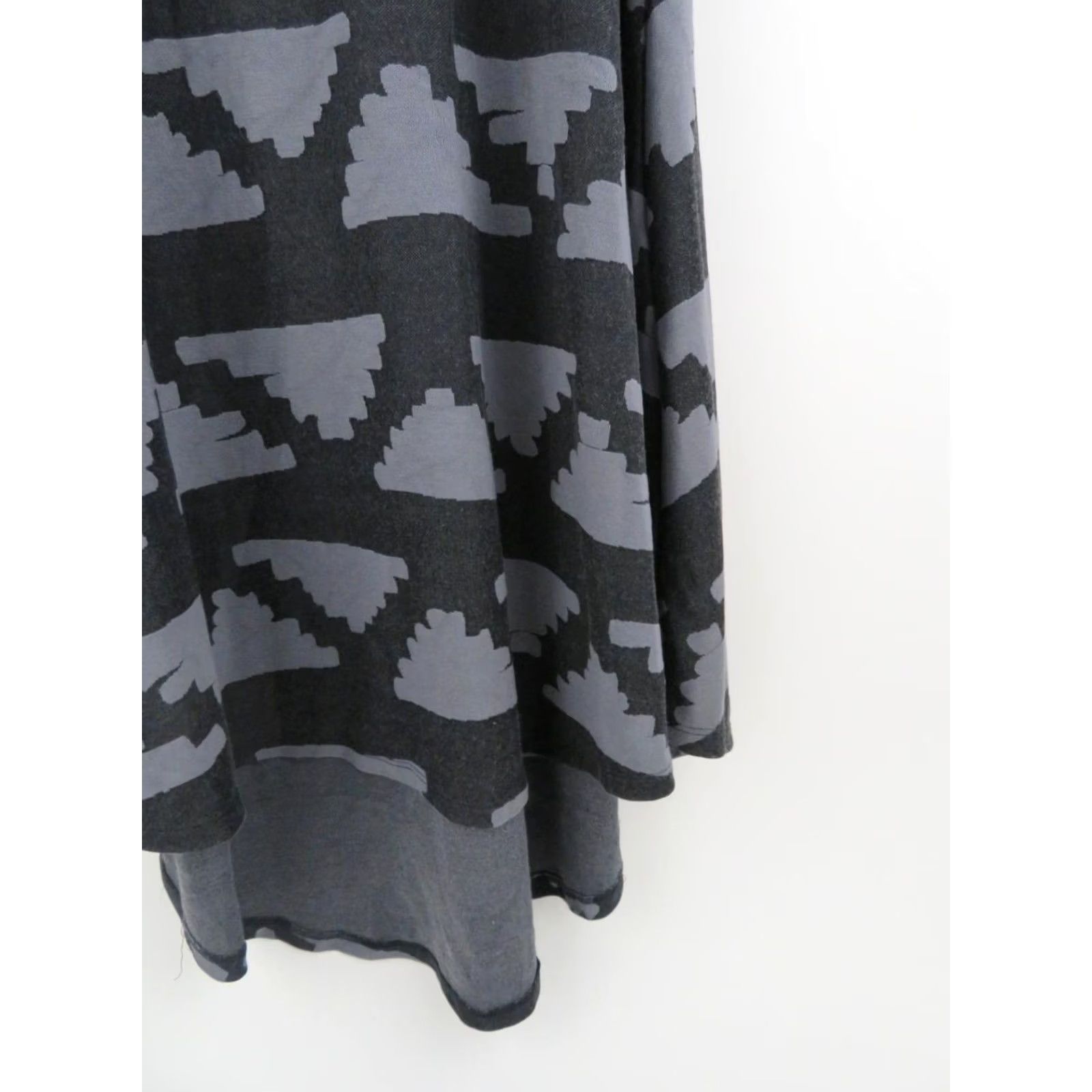 Vintage VINTAGE LuLaRoe Carly Dress 2XS Gray Black Clouds Jacquard Stretch Knee Length Short Sleeve Scoop Neck Casual Womens Size XXS / US 00 / IT 34 - 3 Thumbnail