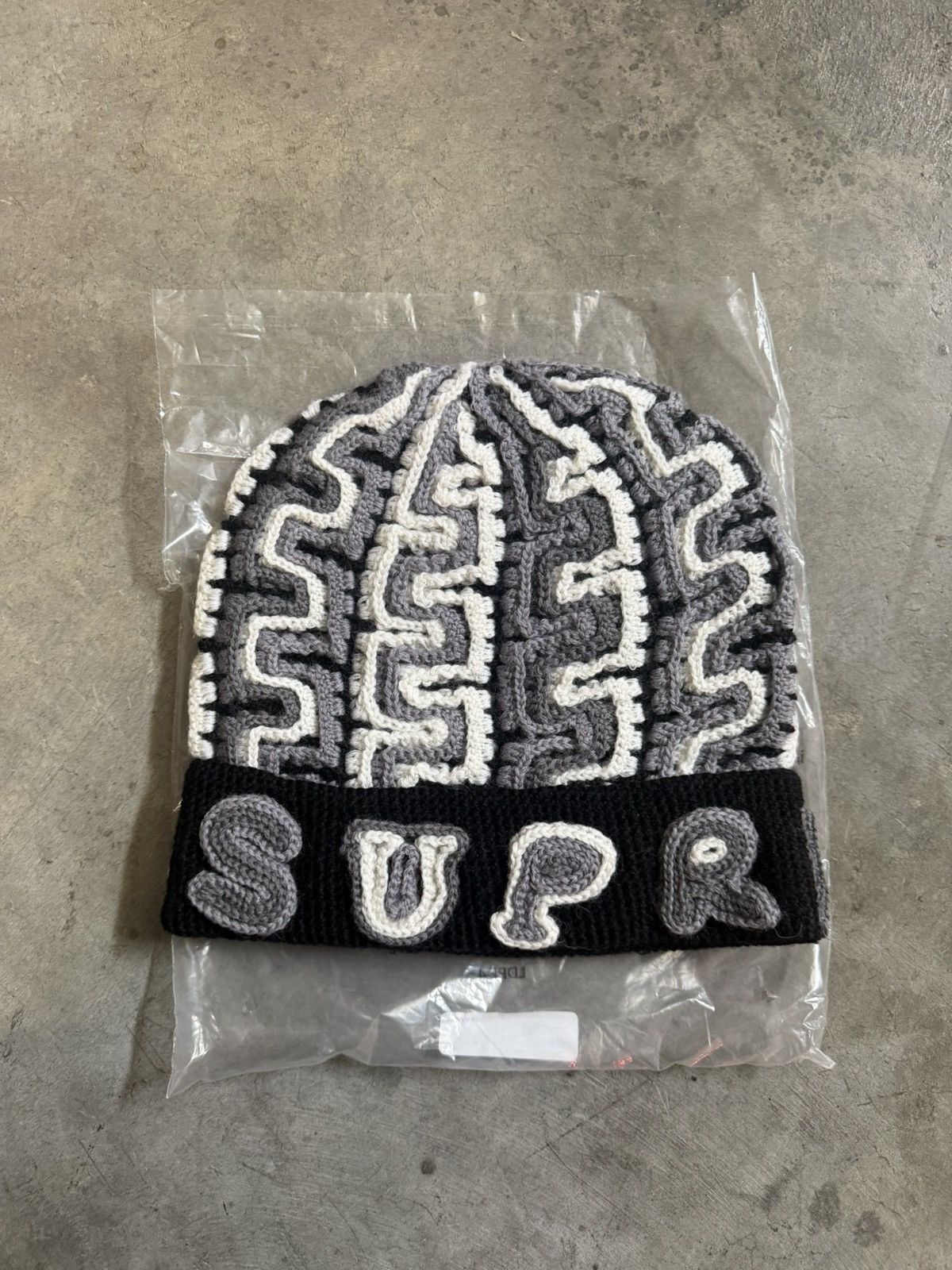 Supreme Supreme Yarn Appliqué Beanie ‘Black’ Size ONE SIZE - 4 Thumbnail