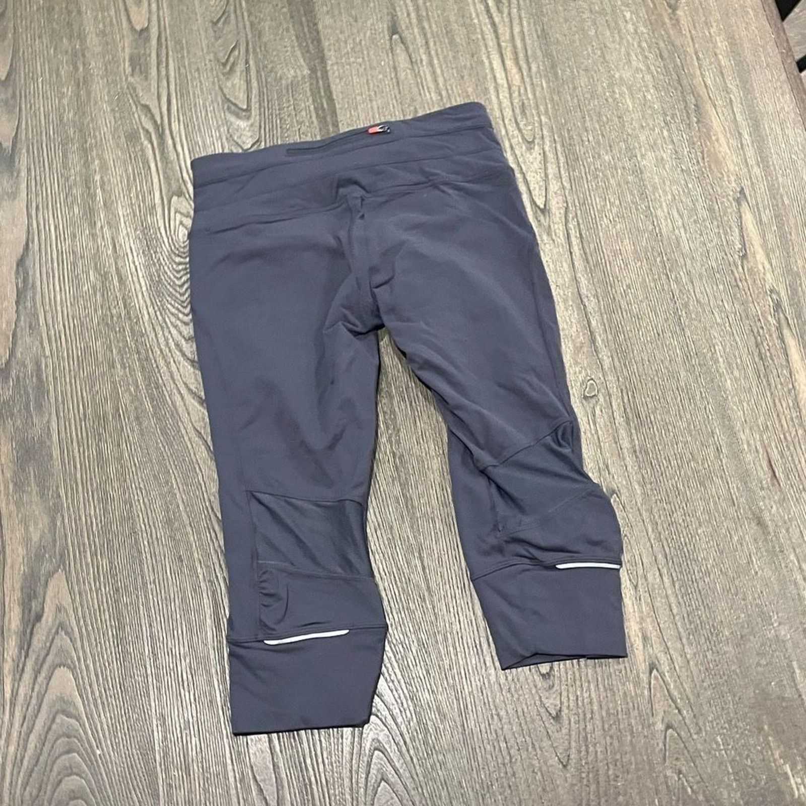 Athleta Athleta Capri Mesh Paneling Zip Pockets Coral Inner Band Size 25" / US 0 / IT 36 - 5 Thumbnail