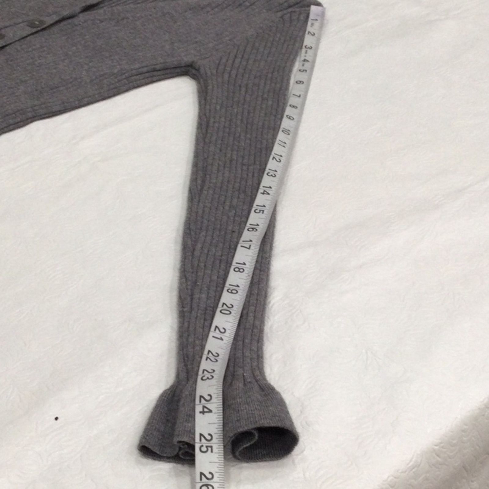 Other Lulus Gray V-Neck Rib Knit L/S 3 Button Bodycon Top Size M Size M / US 6-8 / IT 42-44 - 15 Thumbnail