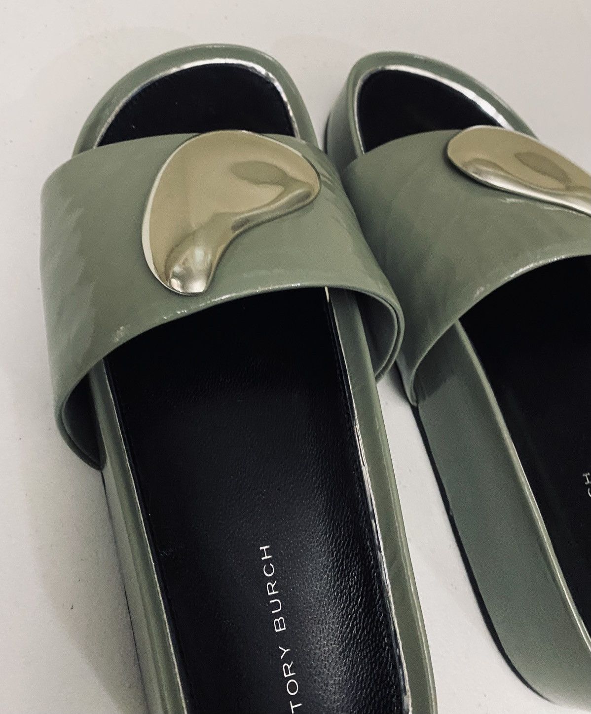 Tory Burch Tory Burch Patos Slide Crinkle Leather Metal Plate 8.5 New Size US 8.5 / IT 38.5 - 13 Thumbnail
