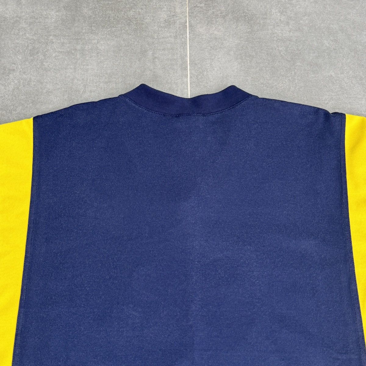 Vintage Vintage Nike Michigan Wolverines NCAA Football Y2K Shirt Size US L / EU 52-54 / 3 - 15 Thumbnail