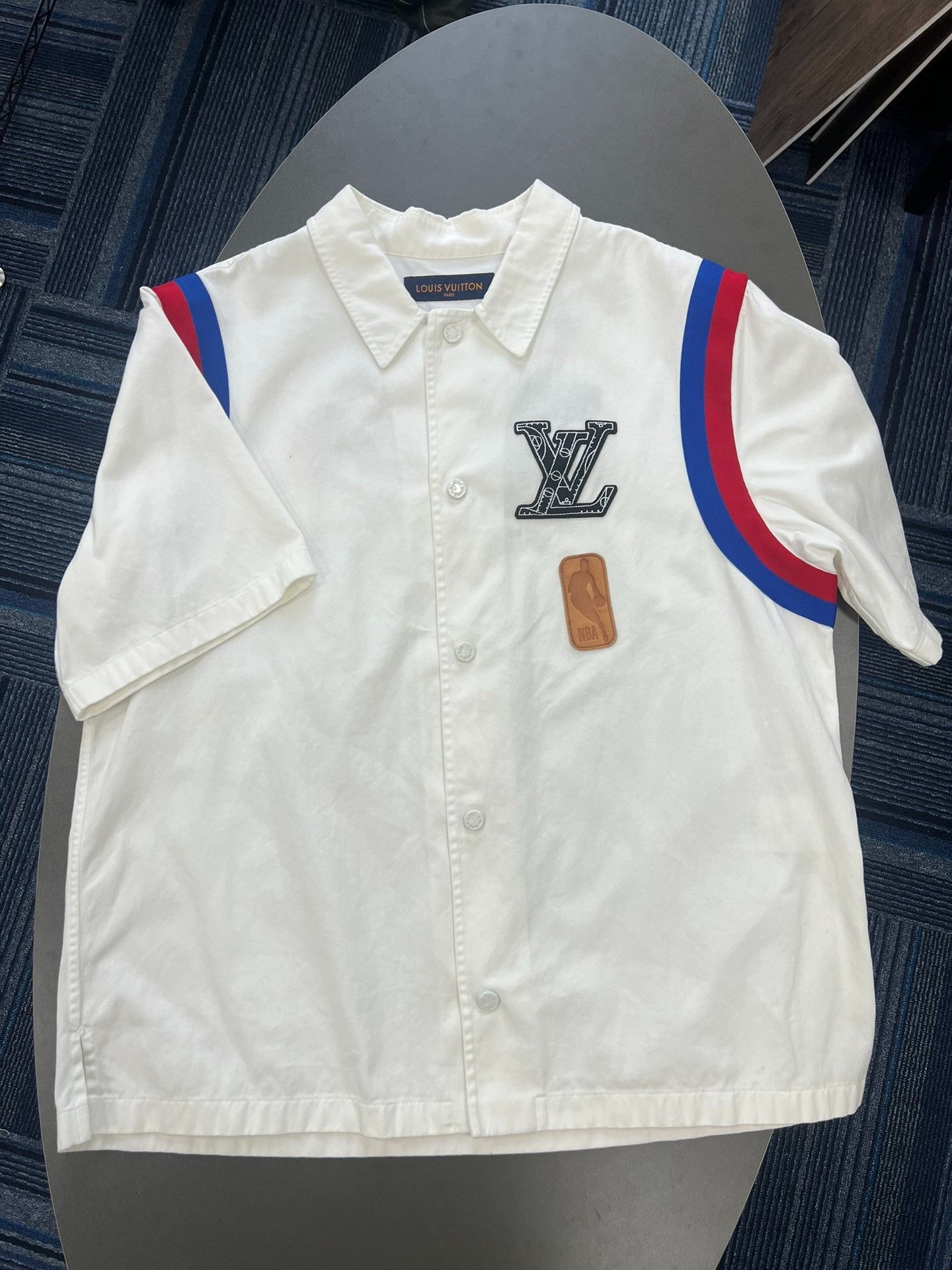 Louis Vuitton Louis Vuitton NBA Co-branded Short Sleeve Shirt Nextarrow-2 Size US XL / EU 56 / 4 - 1 Thumbnail