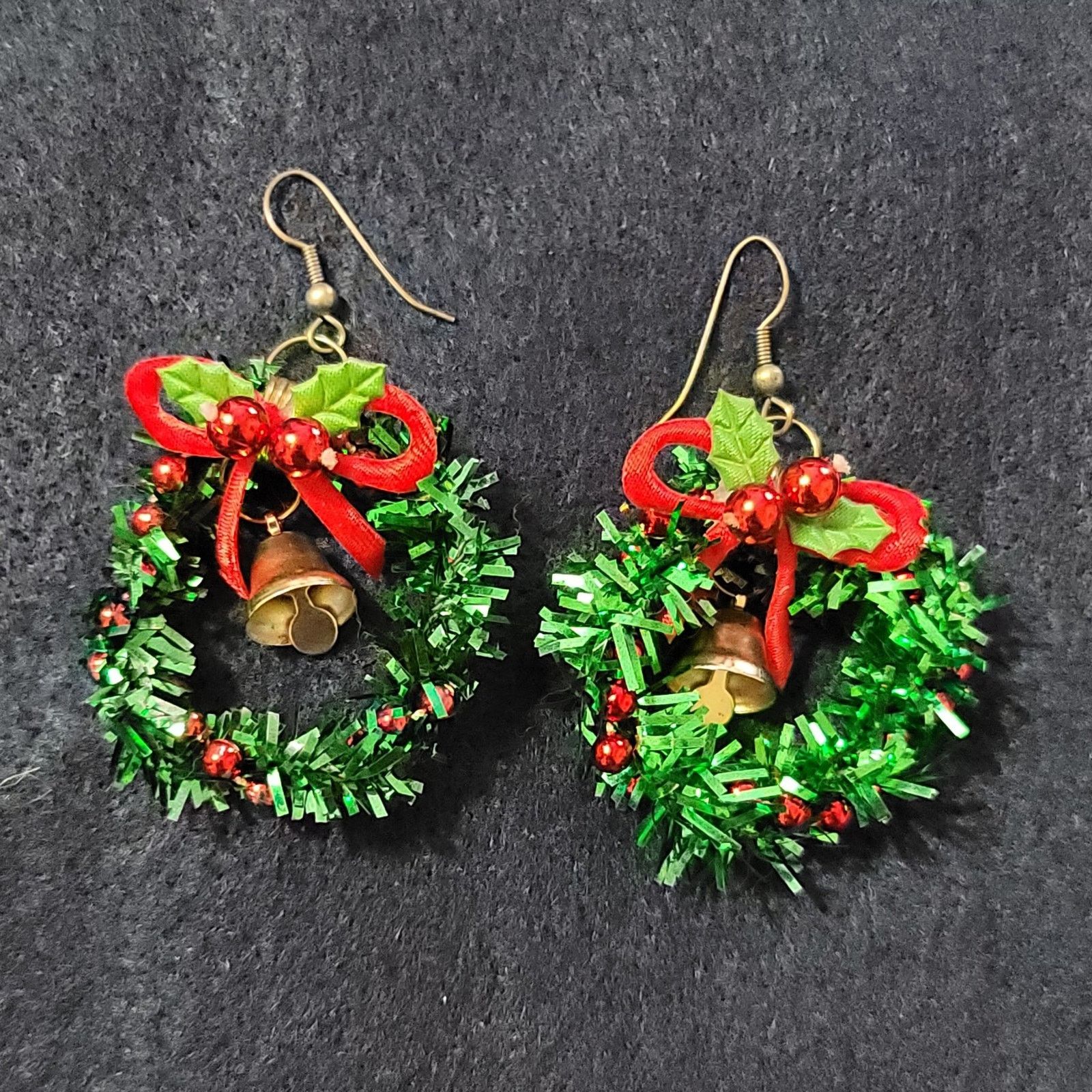 The Unbranded Brand Vtg CHRISTmas Wreath Bell Hoop Earrings Size ONE SIZE - 1 Thumbnail