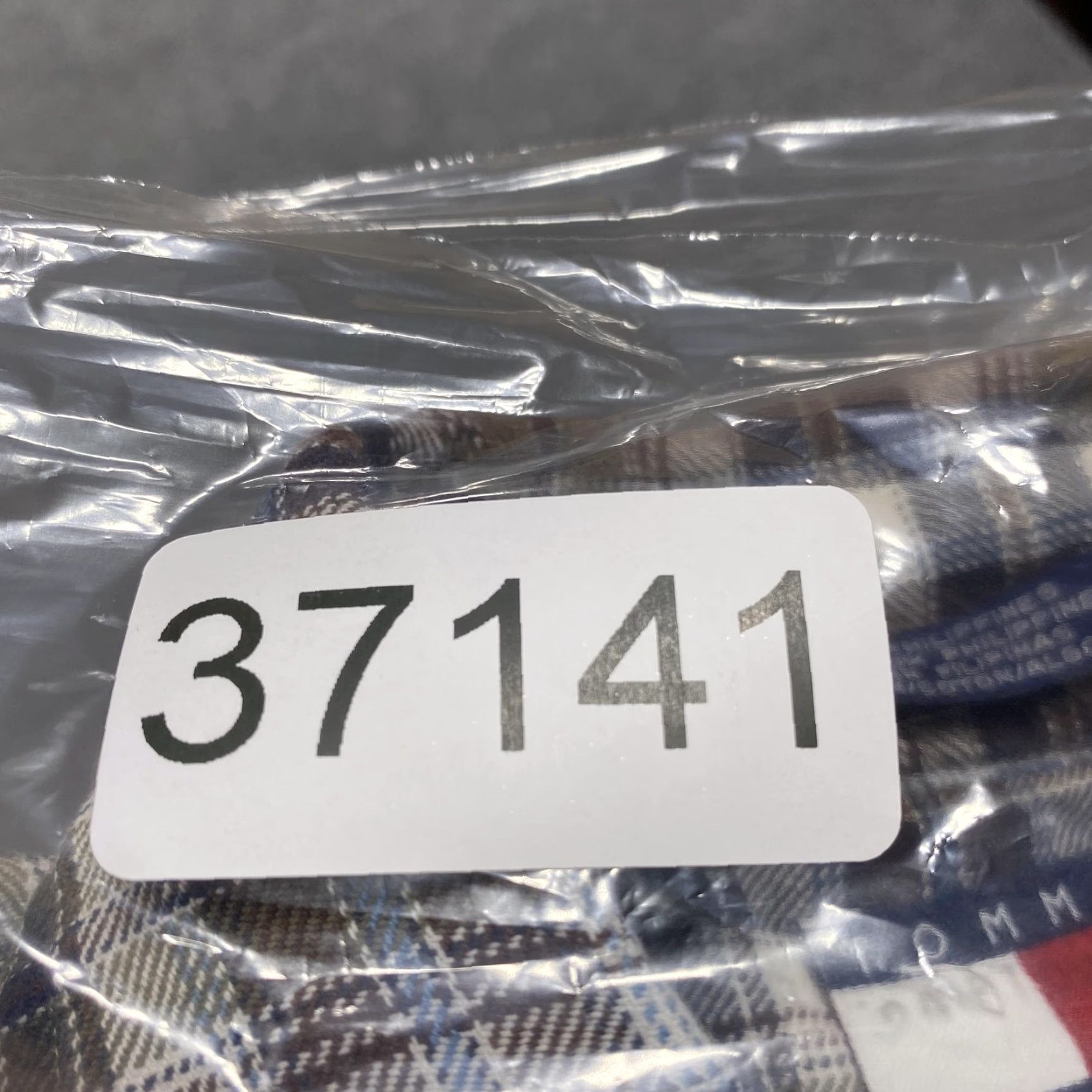 Tommy Hilfiger Tommy Hilfiger Shirt Mens Large Blue Plaid Long Sleeve Button Up Casual Cotton Size US L / EU 52-54 / 3 - 7 Thumbnail