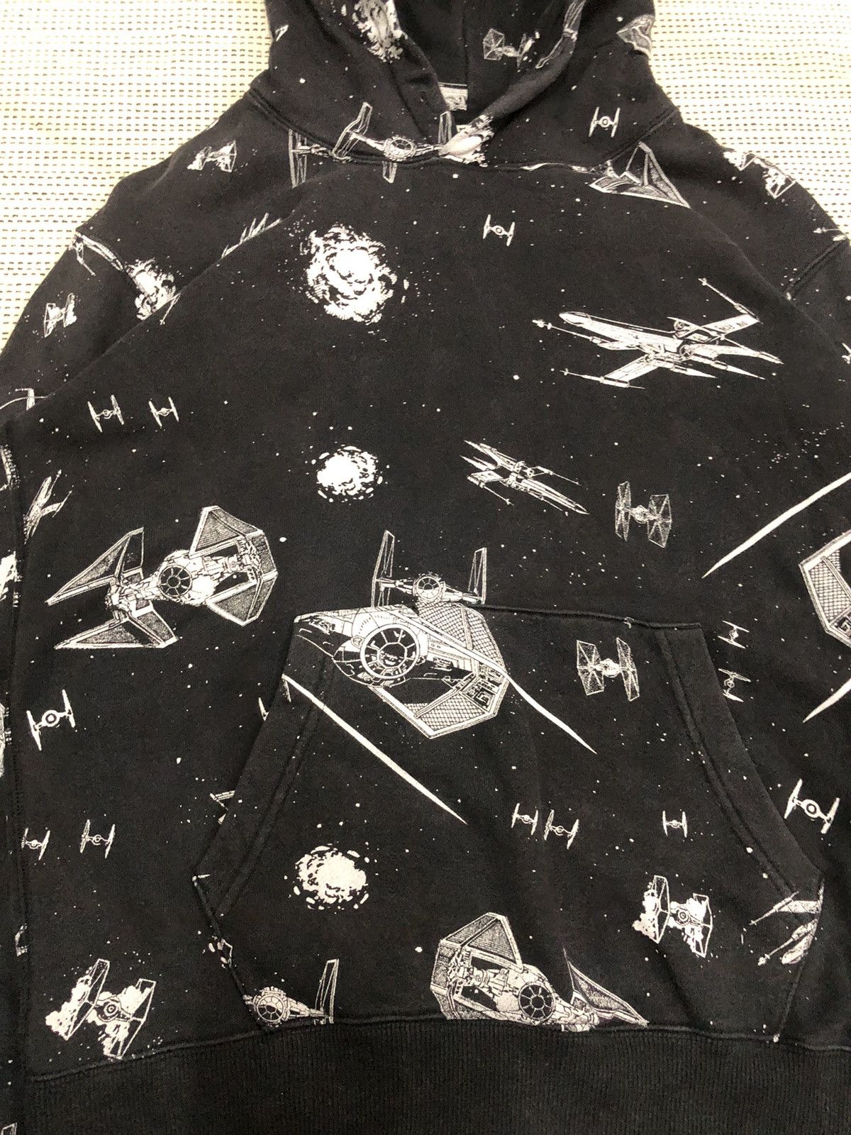 Star Wars × Uniqlo RARE FULLPRINT STAR WARS CHARACTERS LOGO HOODIES Size US M / EU 48-50 / 2 - 4 Thumbnail