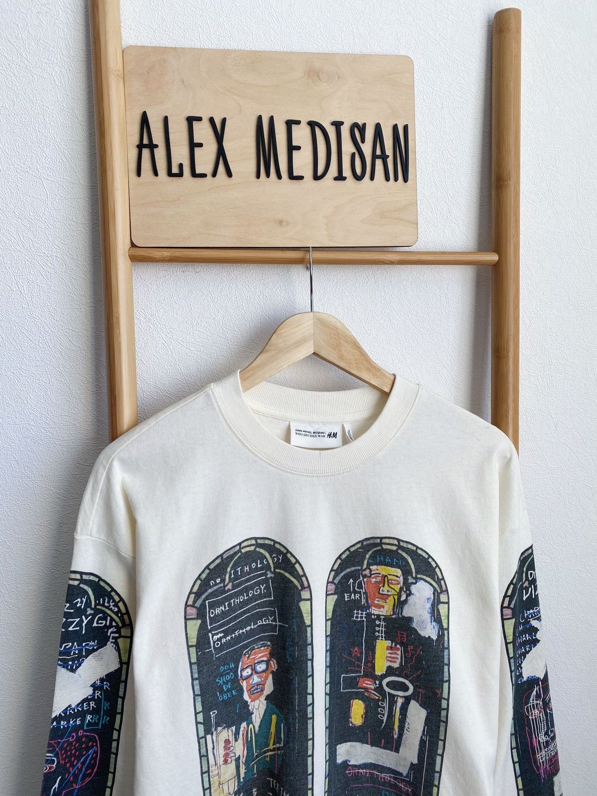 H&M × Jean-Michel Basquiat × Who Decides War WHO DECIDES WAR x BASQUIAT x H&M LONG SLEEVE RELAXED T-SHIRT Size US S / EU 44-46 / 1 - 11 Thumbnail
