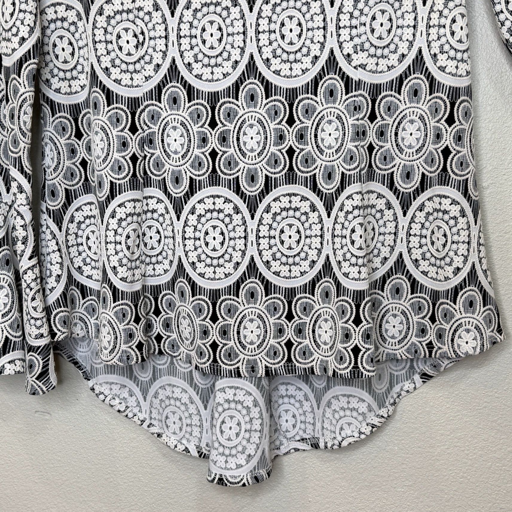 Joseph Ribkoff Joseph Ribkoff Blouse Pullover Top Womens Size 12 Black White Print Long Bell Sleeve Size XL / US 12-14 / IT 48-50 - 4 Thumbnail