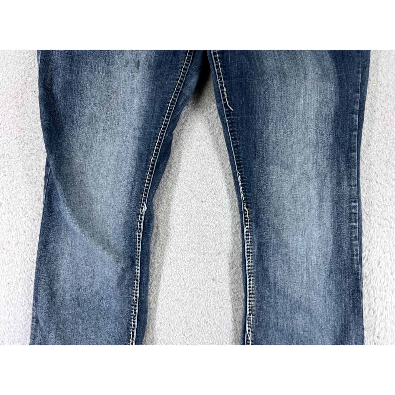 Vintage Maurices Jeans Women 11 Blue Denim Bootcut Low Rise 31x30 Cotton 5-Pocket Zipper Distressed Western Cowboy Size 32" / US 10 / IT 46 - 3 Thumbnail