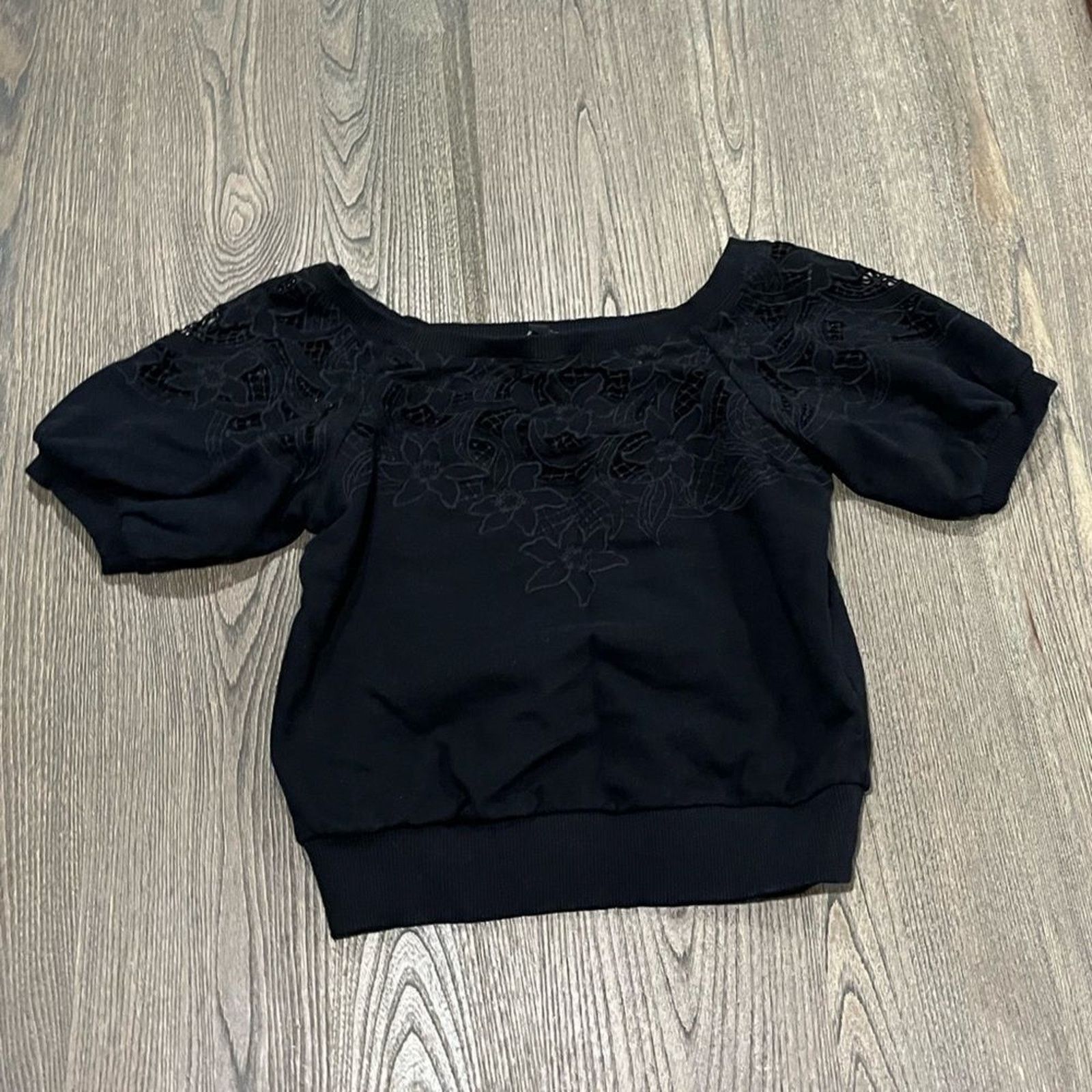 Express Express Cropped Lace Off Shoulder Sweater Blouse Size S Size S / US 4 / IT 40 - 1 Thumbnail