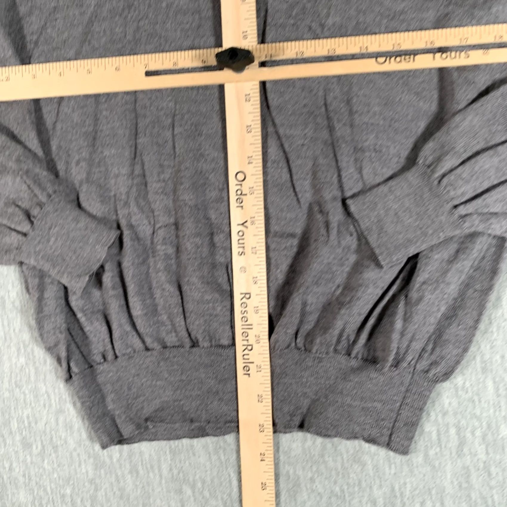 Vintage Kirkland Signature Sweater Mens Medium Gray V-Neck Pullover 100% Merino Wool Knit Slim Ribbed Cuffs Hem Boys? Size US M / EU 48-50 / 2 - 7 Thumbnail