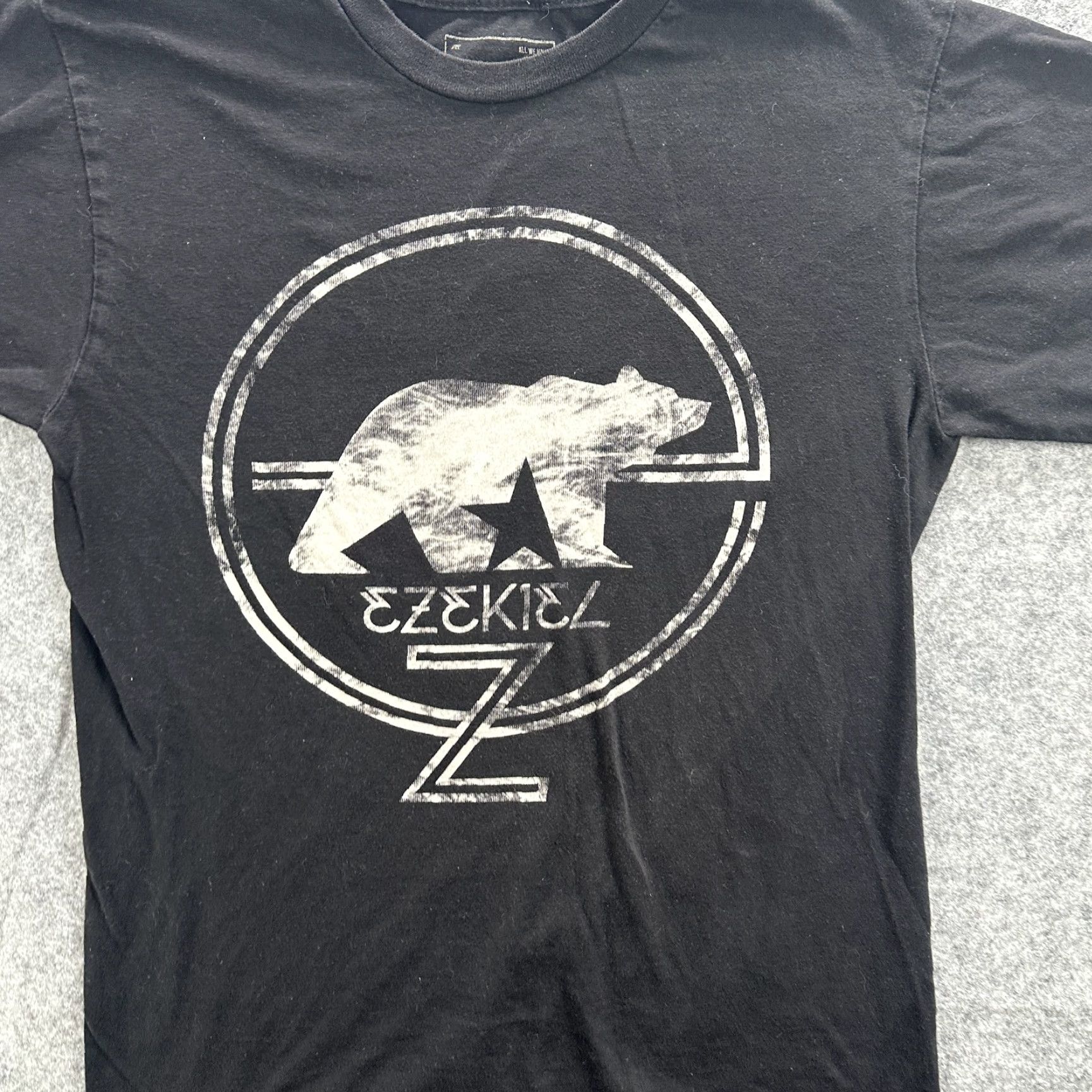 Vintage Ezekiel Shirt Mens Small Black Bear Graphic Slim Fit Skater Tee Streetwear Size US S / EU 44-46 / 1 - 2 Thumbnail