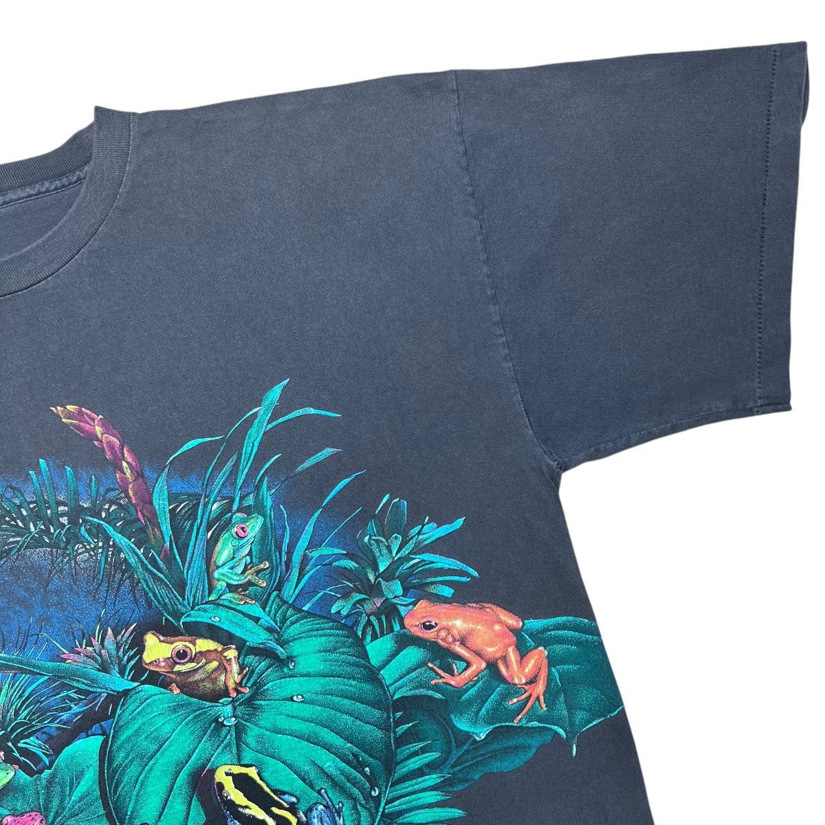 Vintage Vintage 1990s Frog Amphibian Nature Wrap Around Graphic Tee Size US XXL / EU 58 / 5 - 5 Thumbnail
