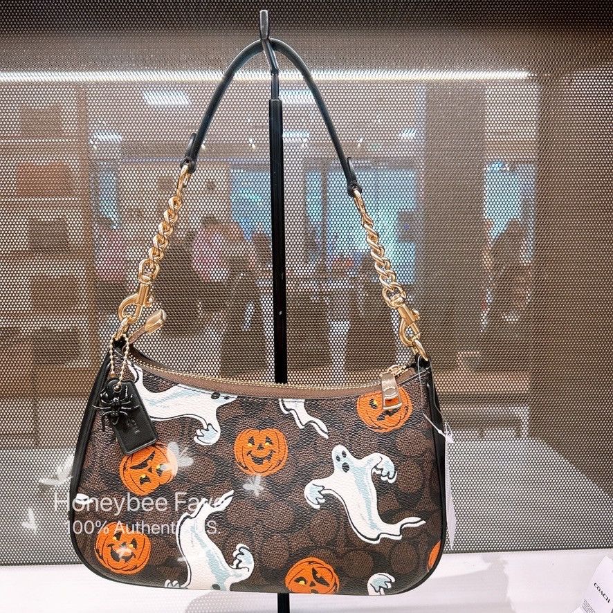 Coach Teri Shoulder Bag In Signature Canvas With Halloween CCE71 Size ONE SIZE - 4 Thumbnail